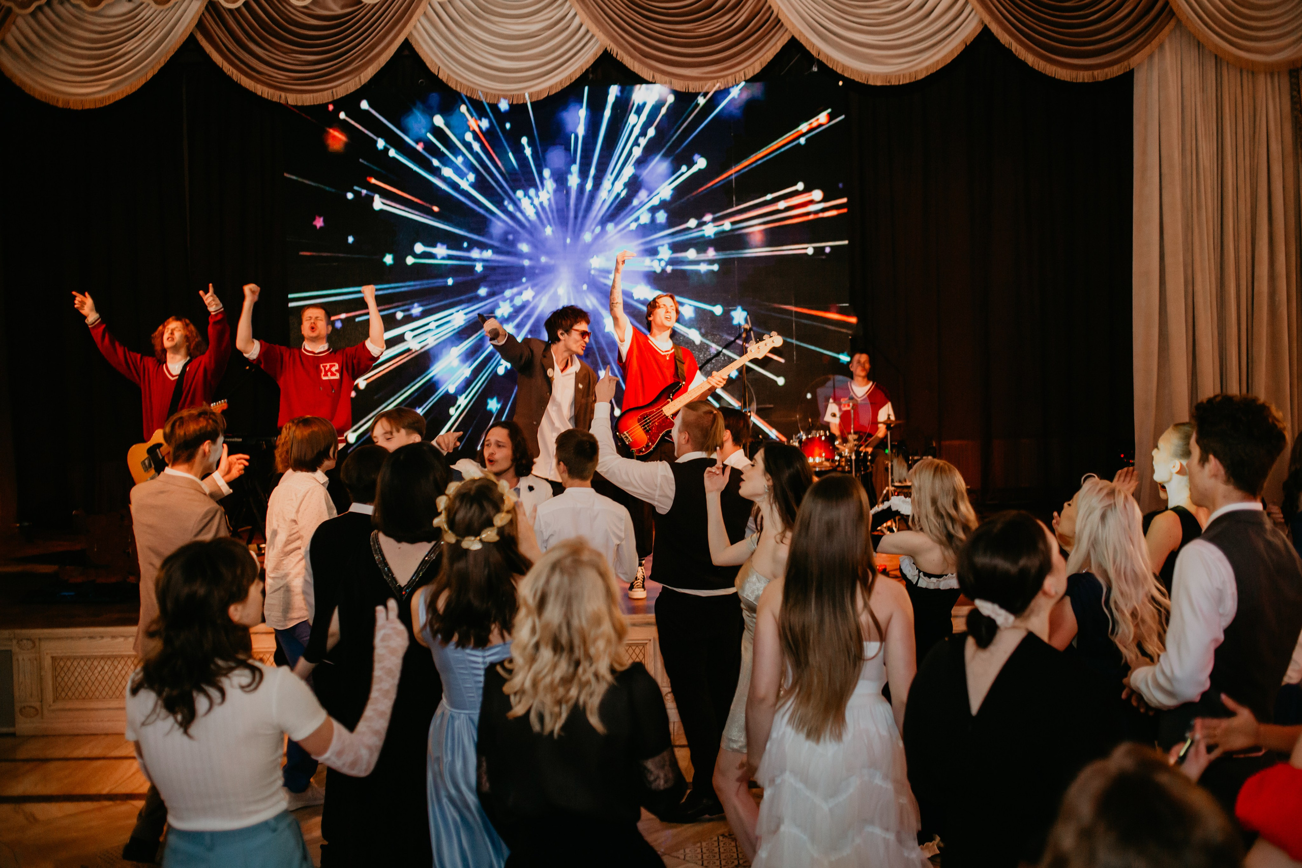 Выпускной. 11 лицей. Фотограф в Челябинске Ополихина Анна