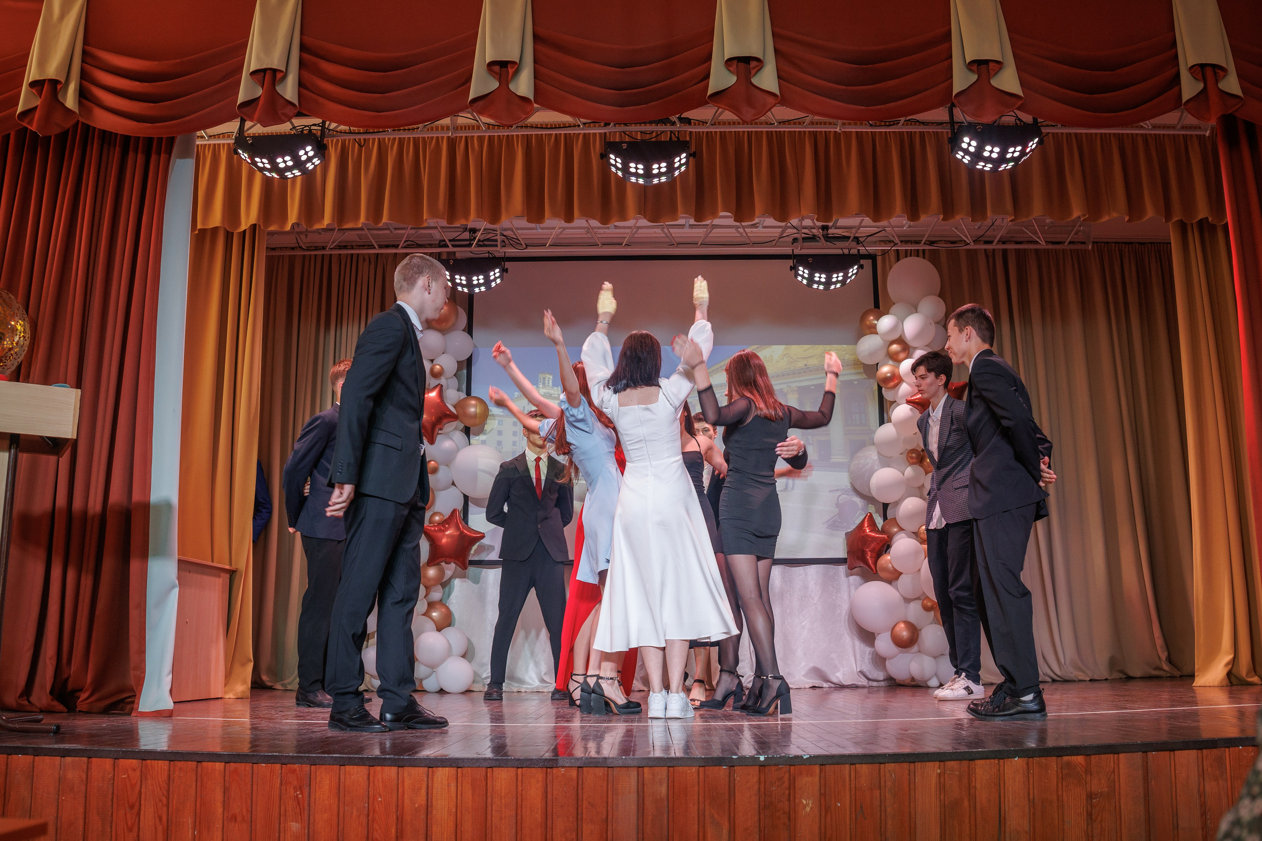 Вручение аттестатов. Свадебный и семейный фотограф в Новосибирске Ирина Дорошкова