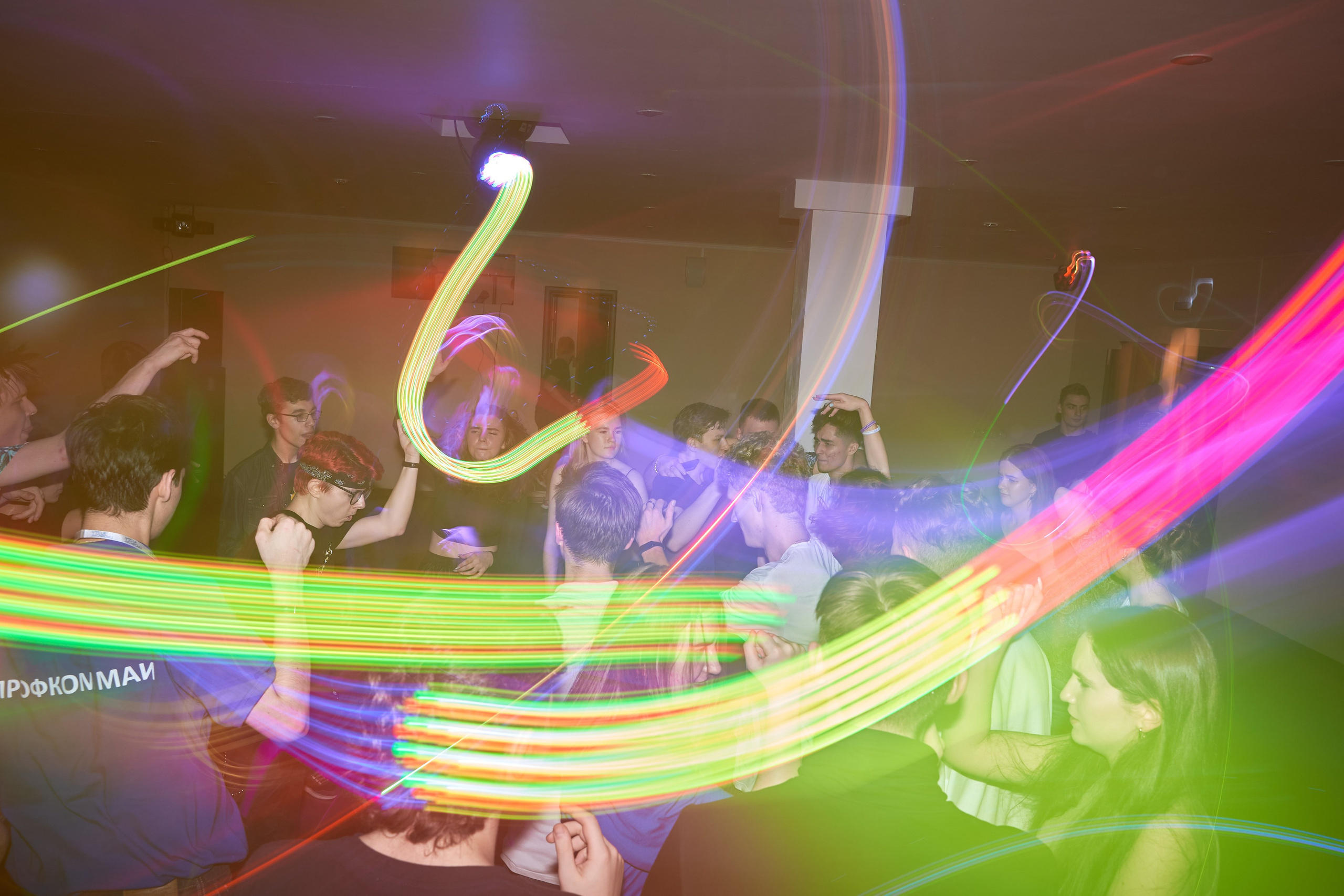 Контакты. Репортажный и портретный фотограф в Москве — Сергеев Илья