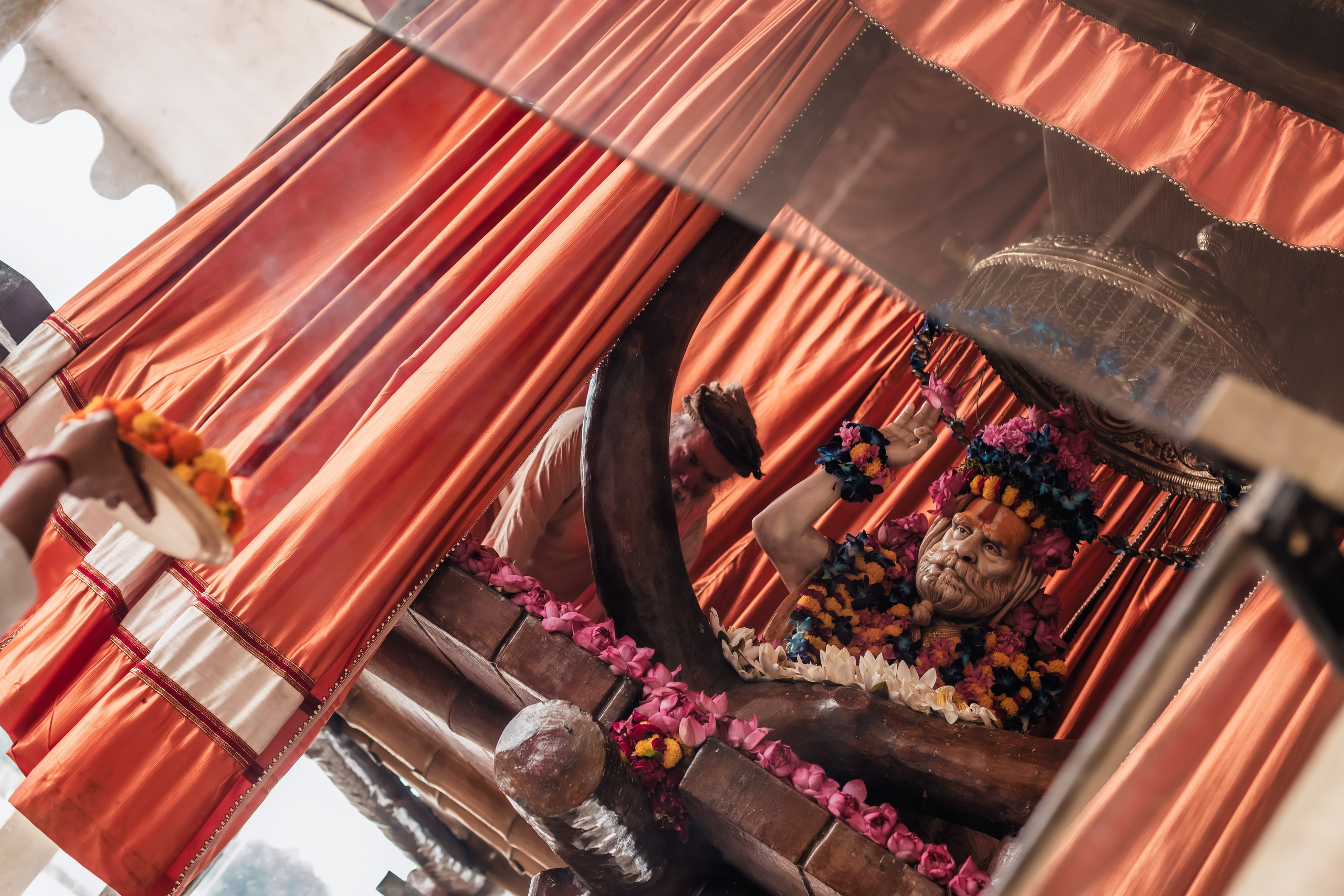 Abhisheka Devraha Baba on Sri Devdas ji maharaj bd. Mariam Bagdasaryan