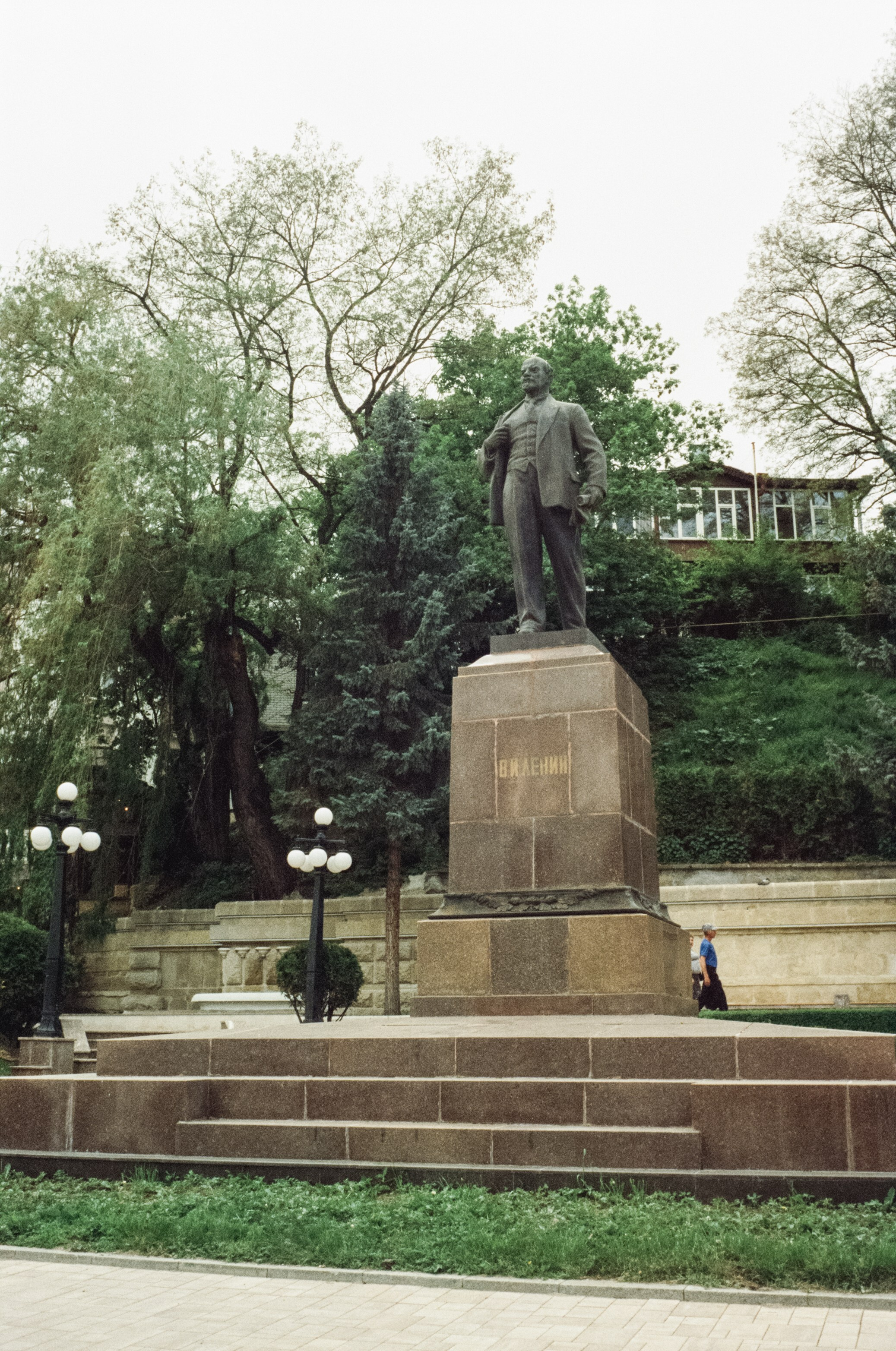 Первый день — первая прогулка по Кисловодску / Minox 35GT / SFL 250D (