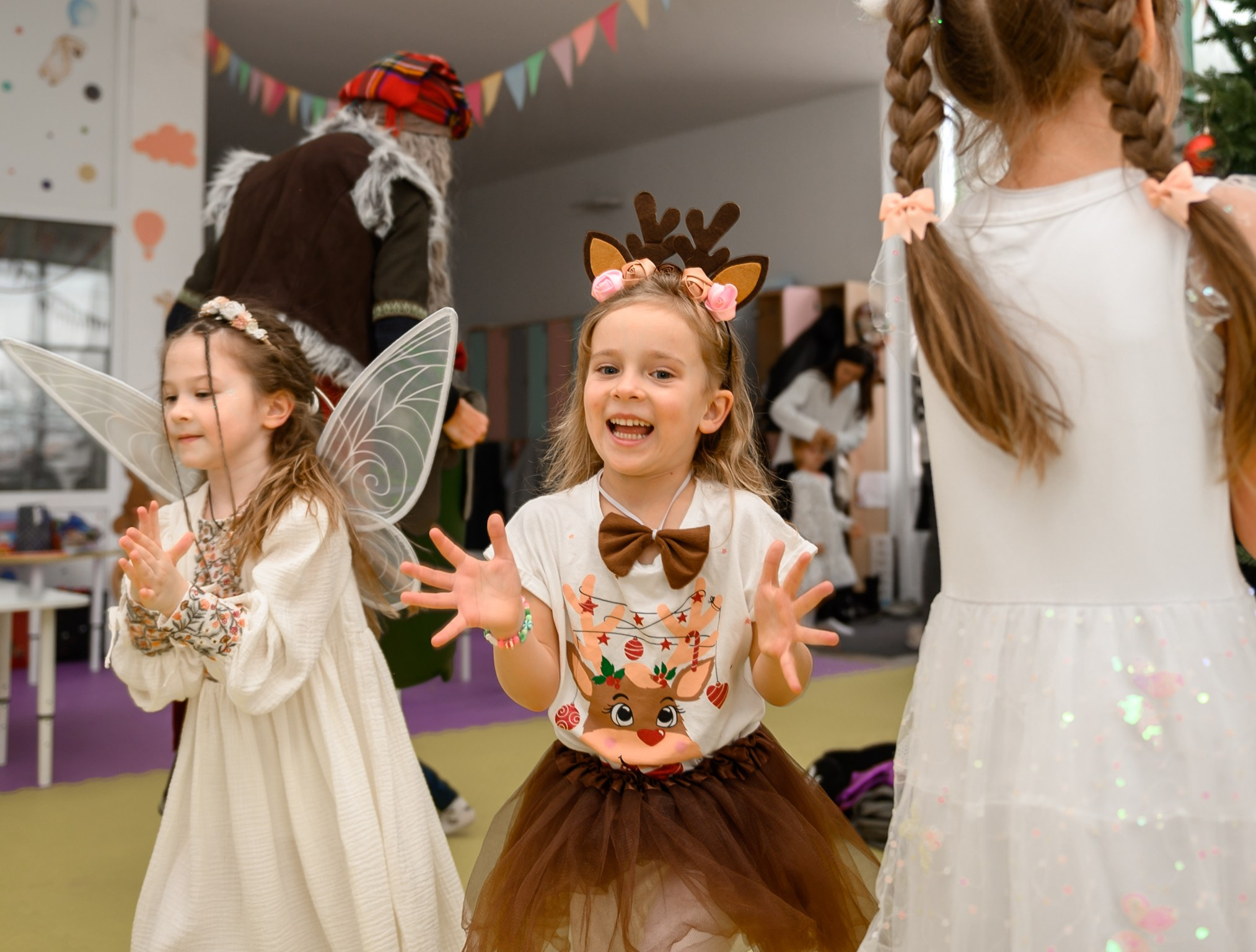 Елка 2025 в детском саду Мишка клуб. Свадебный и семейный фотограф София Невская