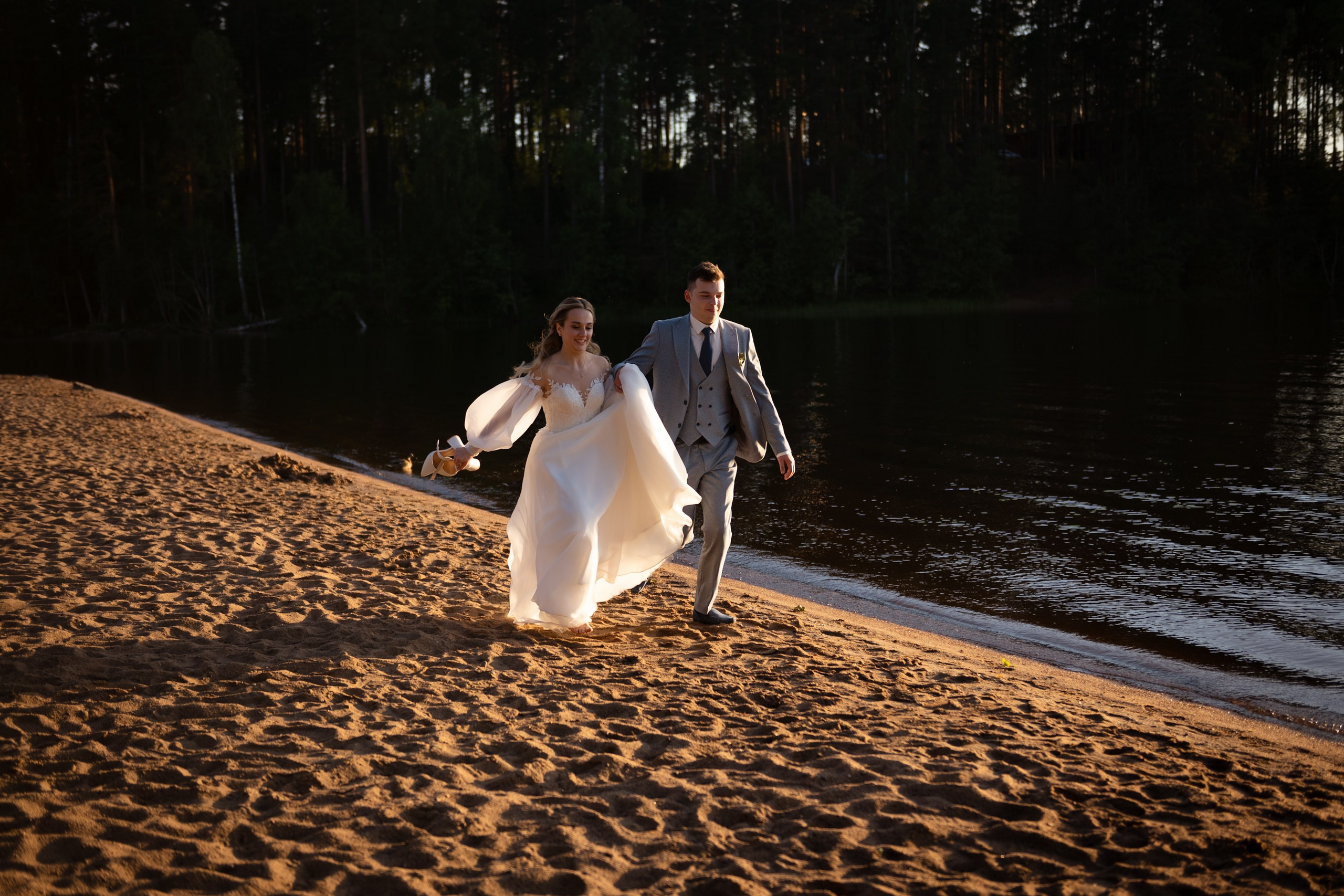Весь день под дождем, вечером закат на озере. Свадебный и семейный фотограф София Невская