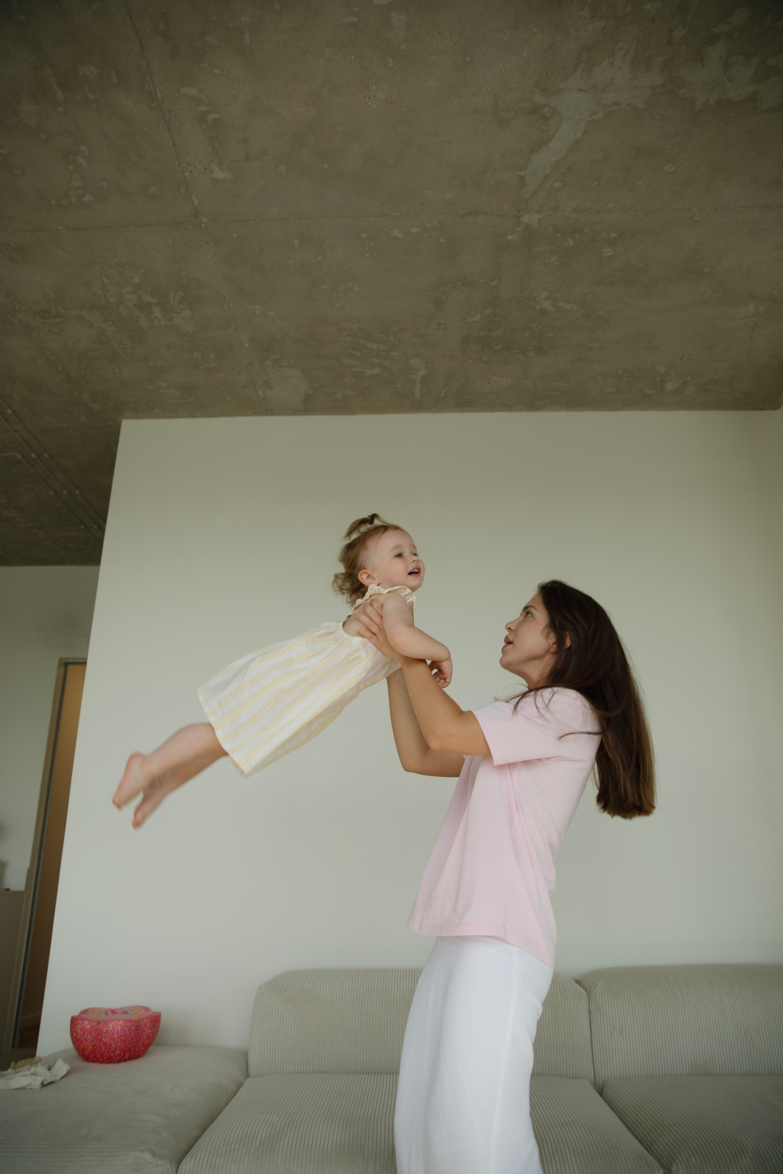 Домашняя съемка красивой семьи в солнечной квартире. Фотограф новорожденных, детский фотограф  Москва.Семейная съемка Москва. Семенова Анна