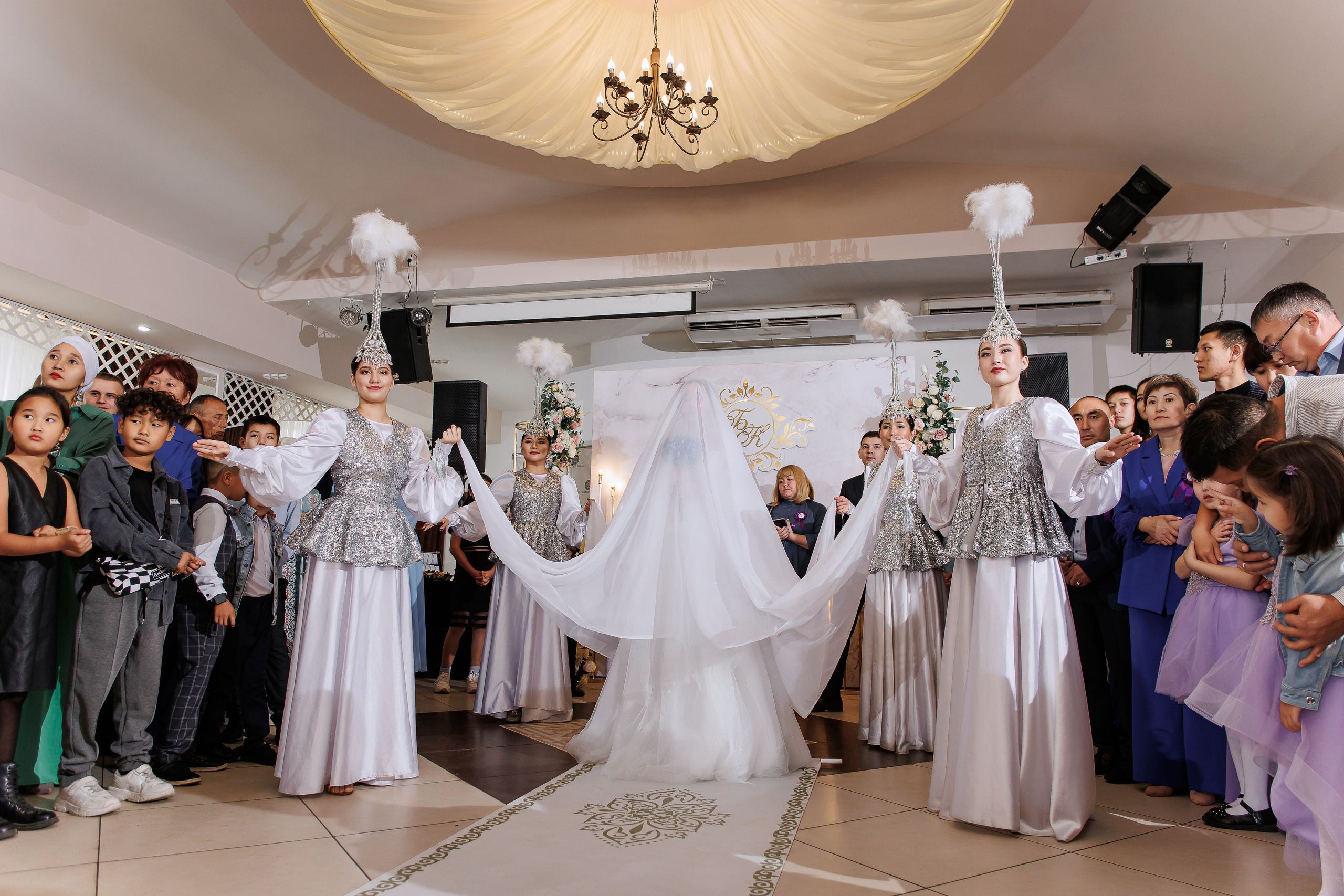 Karina & Bagdat. Anne Miller | Photographer