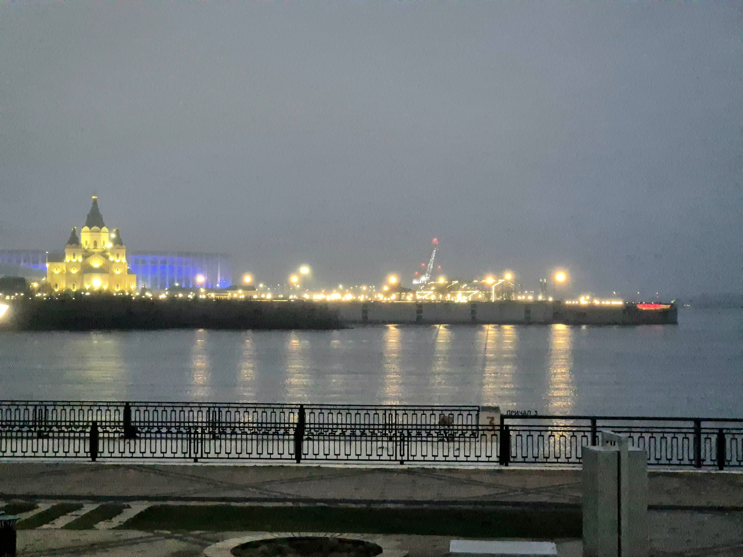 Стрелка - место слияния Оки и Волги