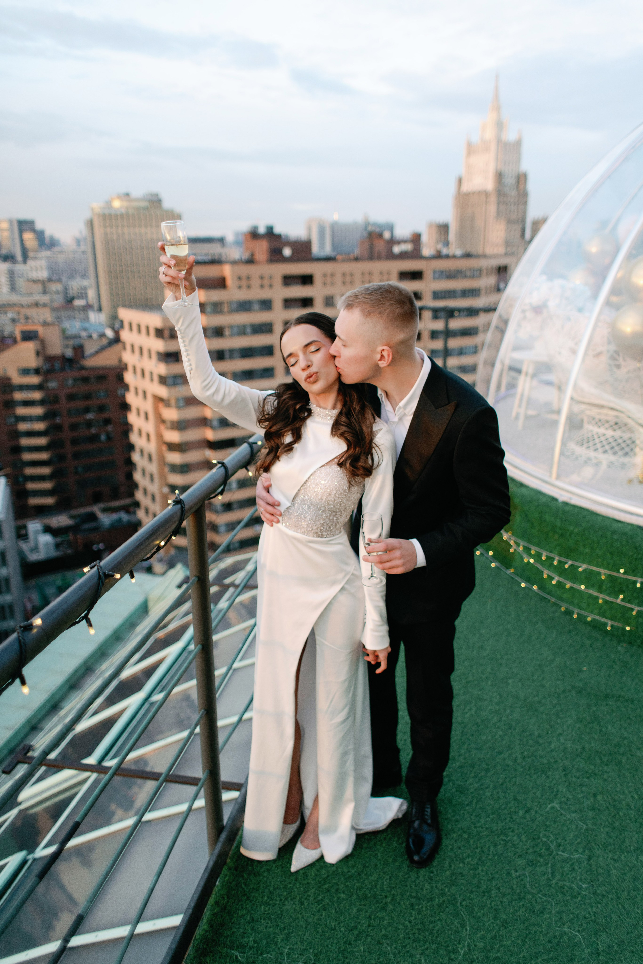 Свадьба для двоих в Москве, фотосессия на крыше, сборы, прогулка в Barvikha Luxury Village