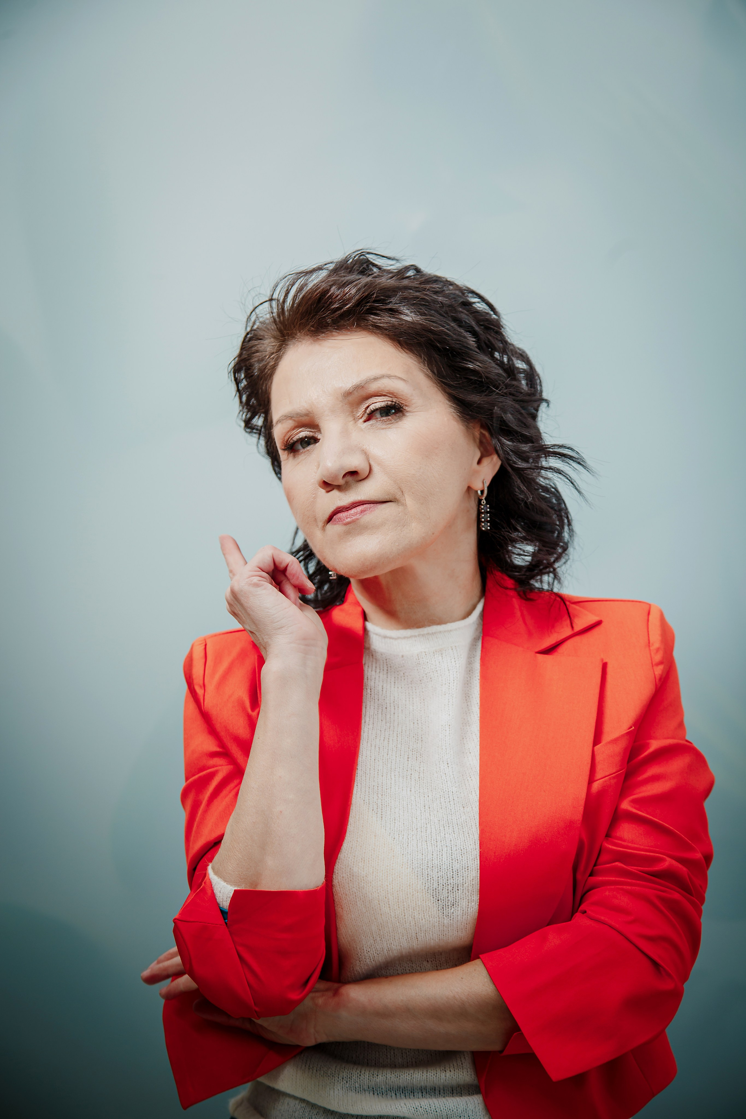 Женский коуч в светлой студии — брендовая фотосессия в Москве, Портрет женского коуча в деловом образе — фотосессия для личного бренда, Фотосессия для эксперта в офисной локации студии Москва, Женский коуч в повседневном образе — контент для соцсетей, Профессиональный бренд-фотограф в Москве — женский коуч, Образ женского коуча для сайта и продвижения в соцсетях, Разнообразные образы на брендовой фотосессии для эксперта, Светлая студия с офисными локациями — фотосессия для коуча, брендовая фотосессия для эксперта, фотосессия для женского коуча, бренд-фотограф Москва, фотосессия личный бренд, фотосессия для сайта, фотосессия для соцсетей, фотосессия для продвижения, фотосессия в студии Москва, фотосессия для эксперта Москва, профессиональная фотосессия для коуча. Катерина Сысуева, Рина Сысуева, rina_sphoto