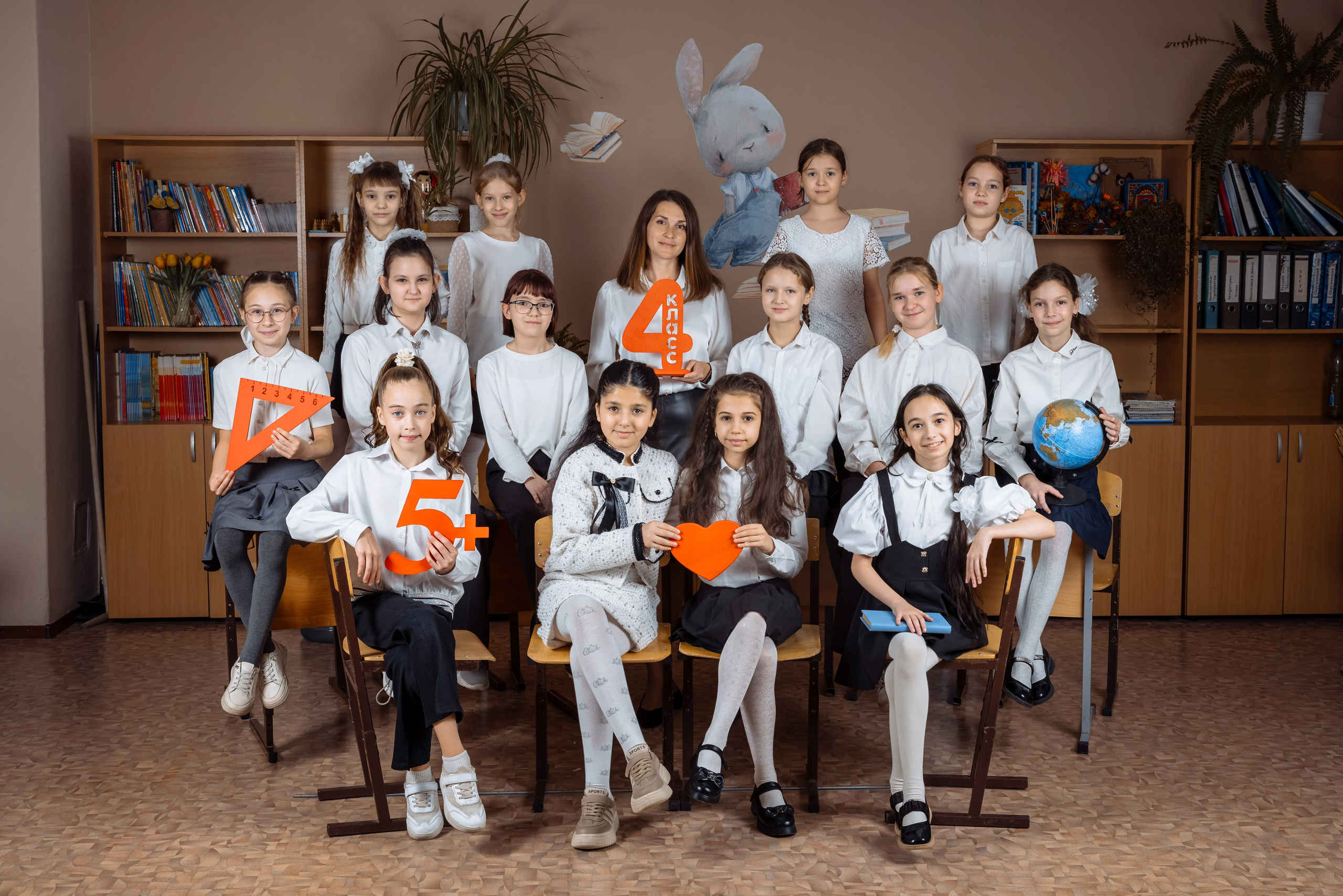 Начальные классы. Выпускные школьные фото­альбомы для школ и детских садов в Волгограде и Волжском