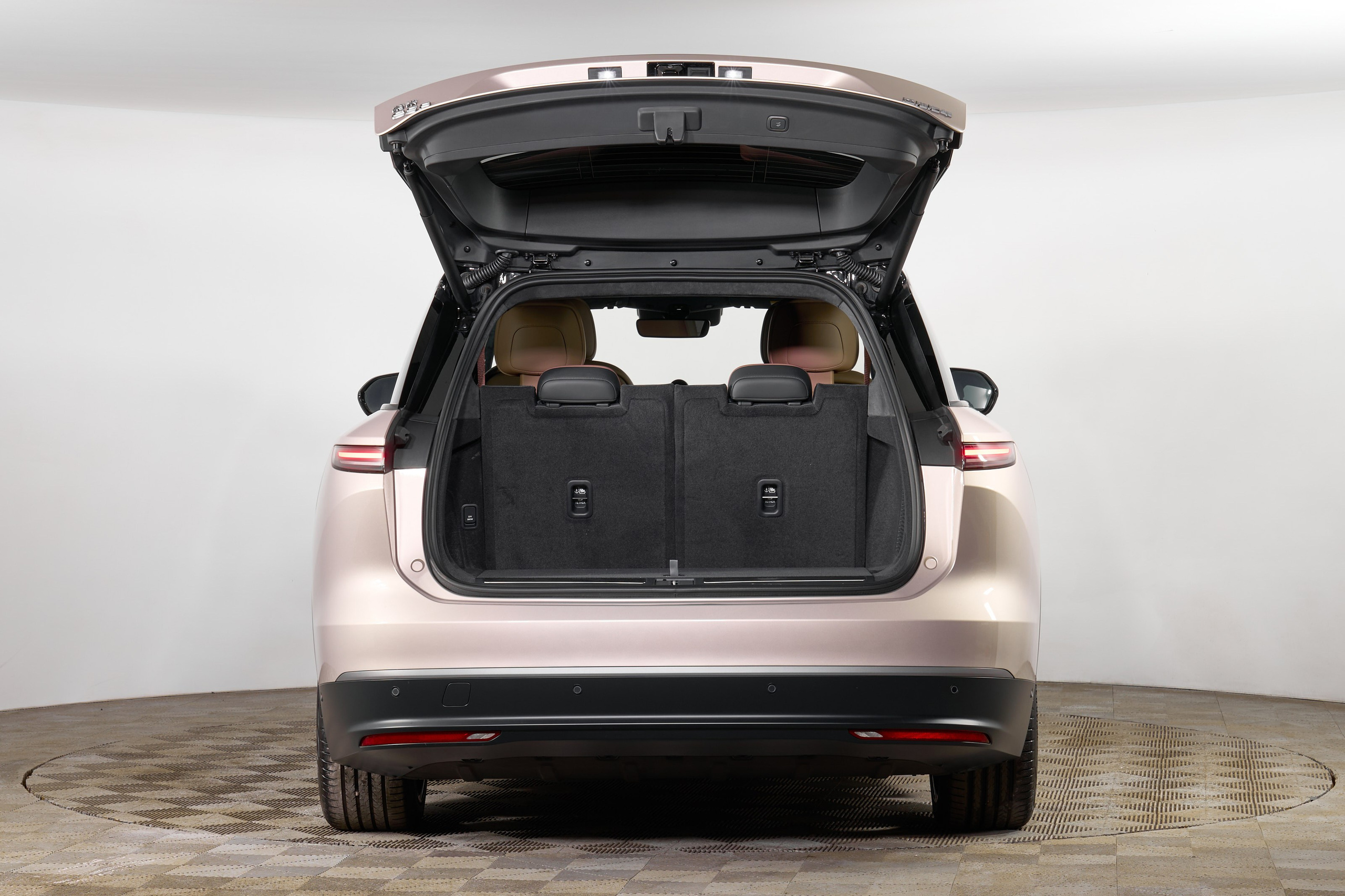 NIO ES8. Фотограф Николай Прокофьев модельные тесты в Москве