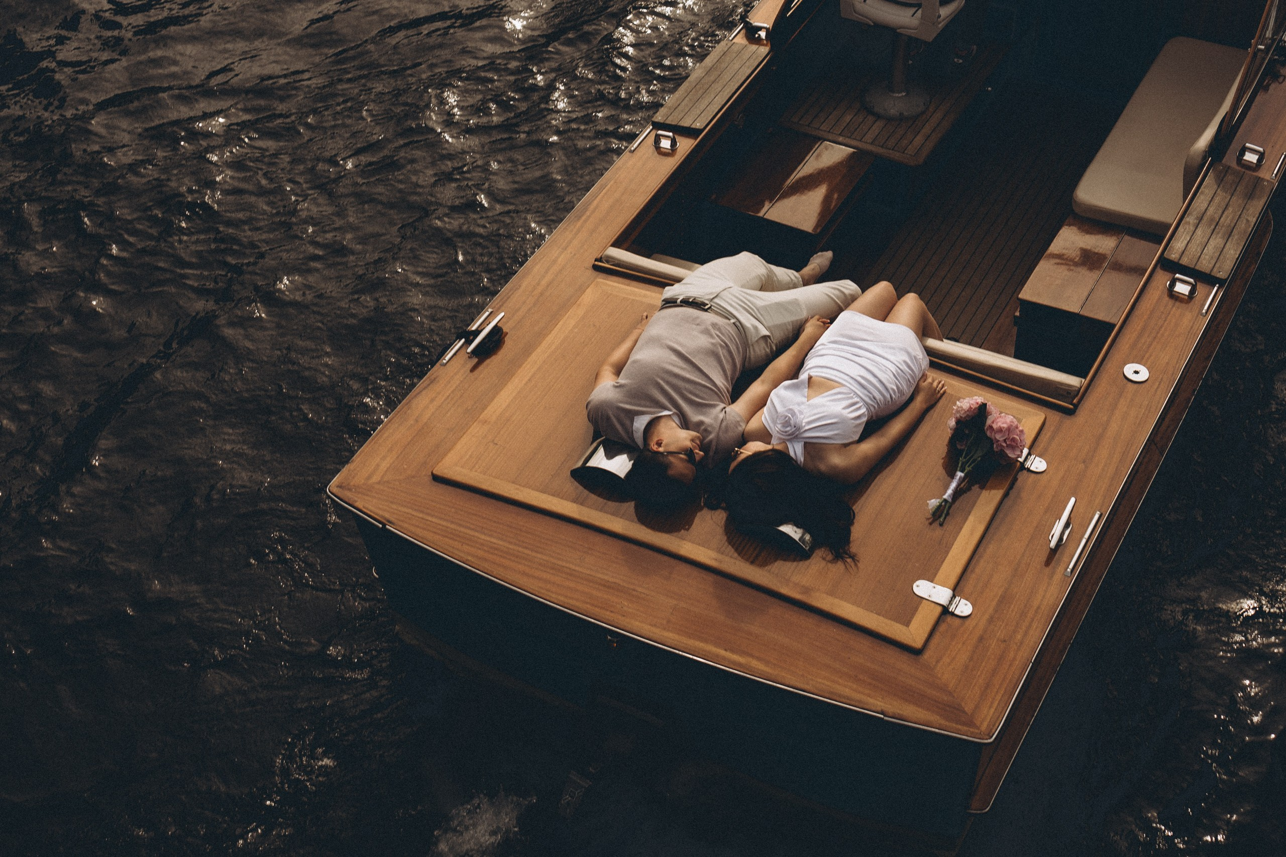 СВАДЕНБНАЯ СЬЕМКА НА КАТЕРЕ ПО КАНАЛАМ САНКТ-ПЕТЕРБУРГА И В АКВАТОРИИ НЕВЫ. Профессиональный фотограф, Санкт-Петербург — Виктория Богомолова