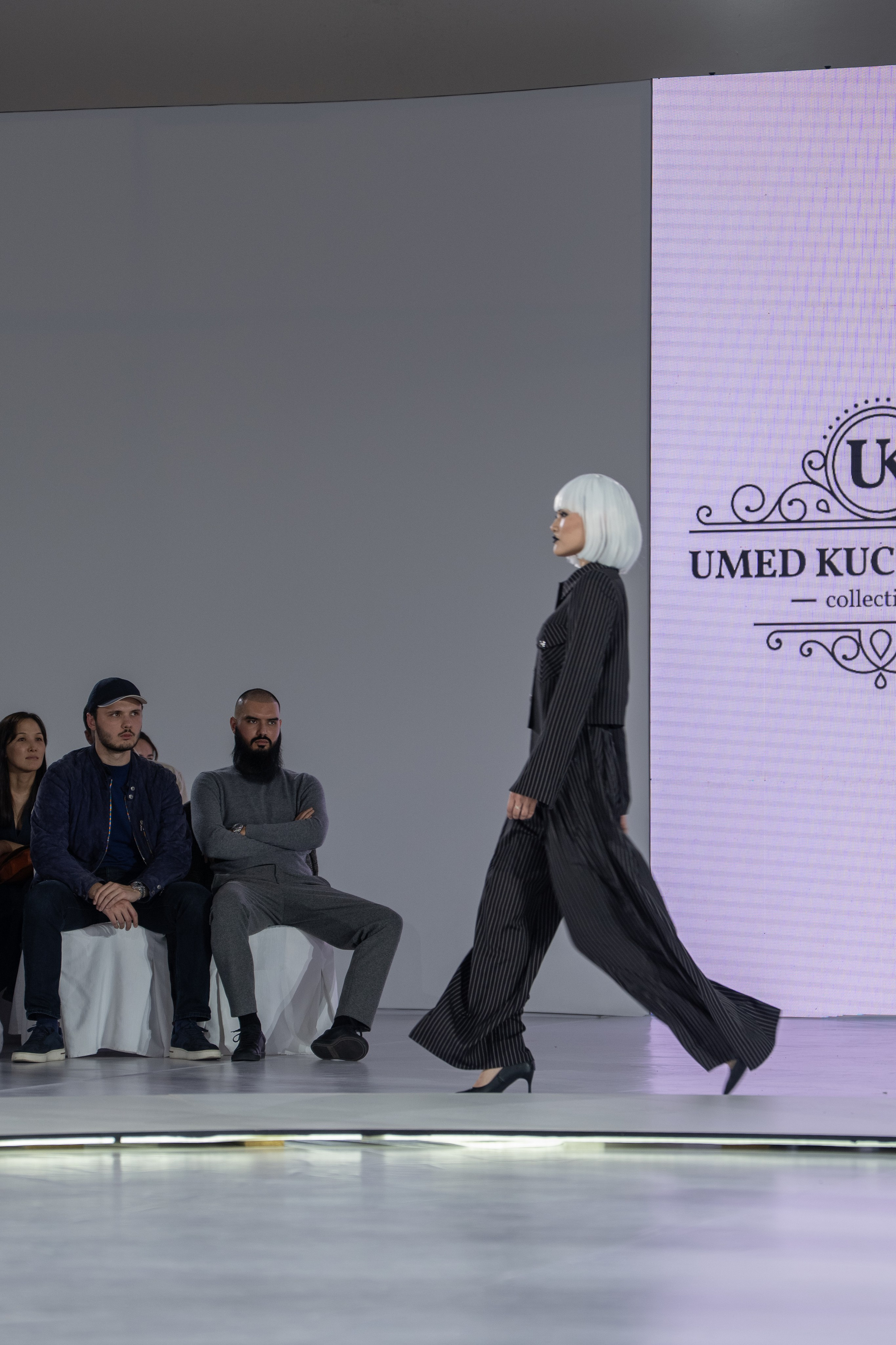 Дизайнер Umed Kuchkaliev. Сайт Алматинского НЮ АРТ, будуар и фэшн фотографа Дениса Карпенко