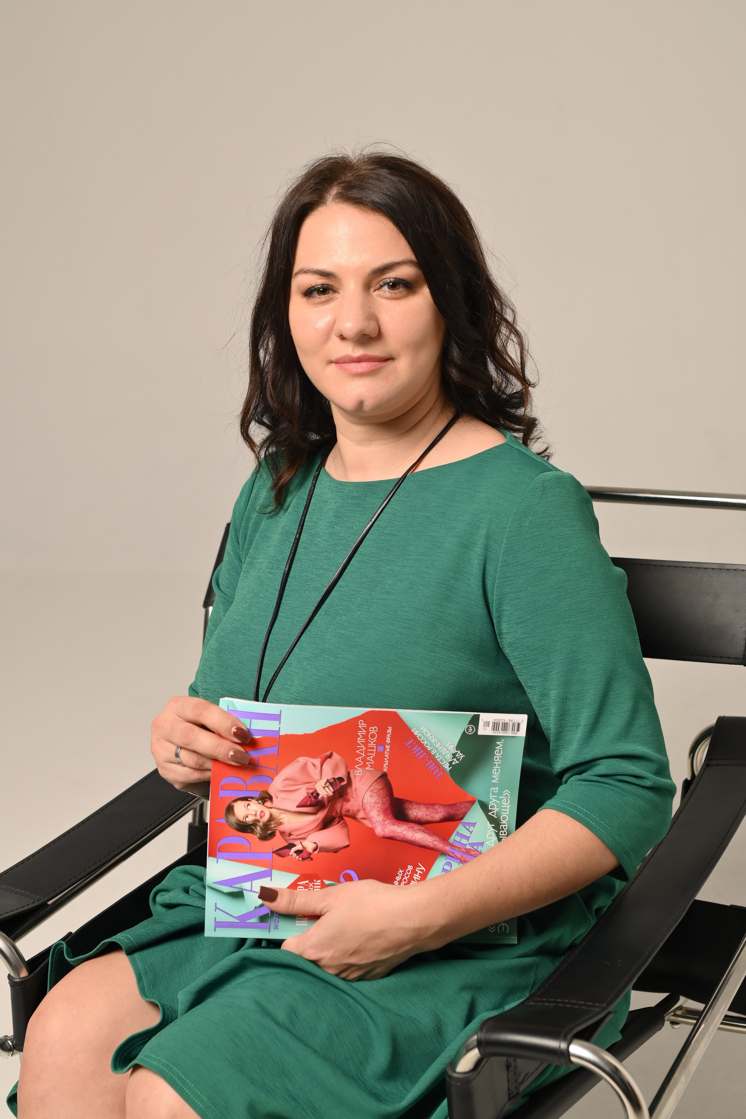 С аксессуаром, искусственный свет