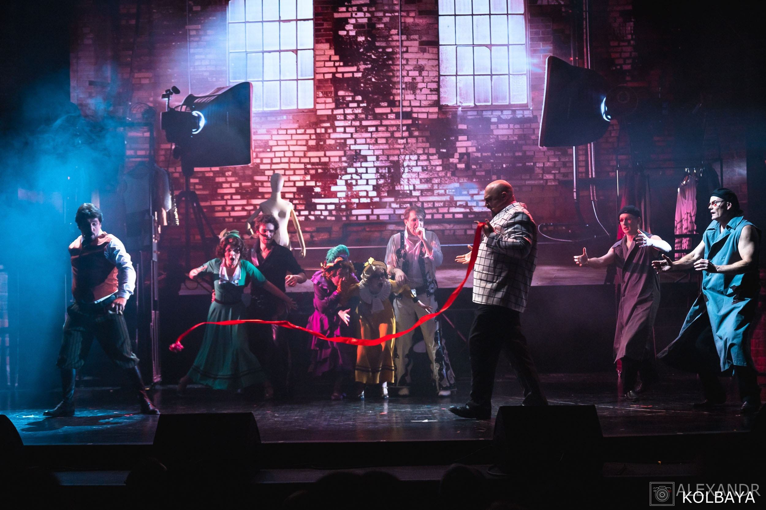 Фотографии со спектакля «Привет, я тетя Чарли». Концертный и театральный репортажный фотограф в Москве Александр Колбая