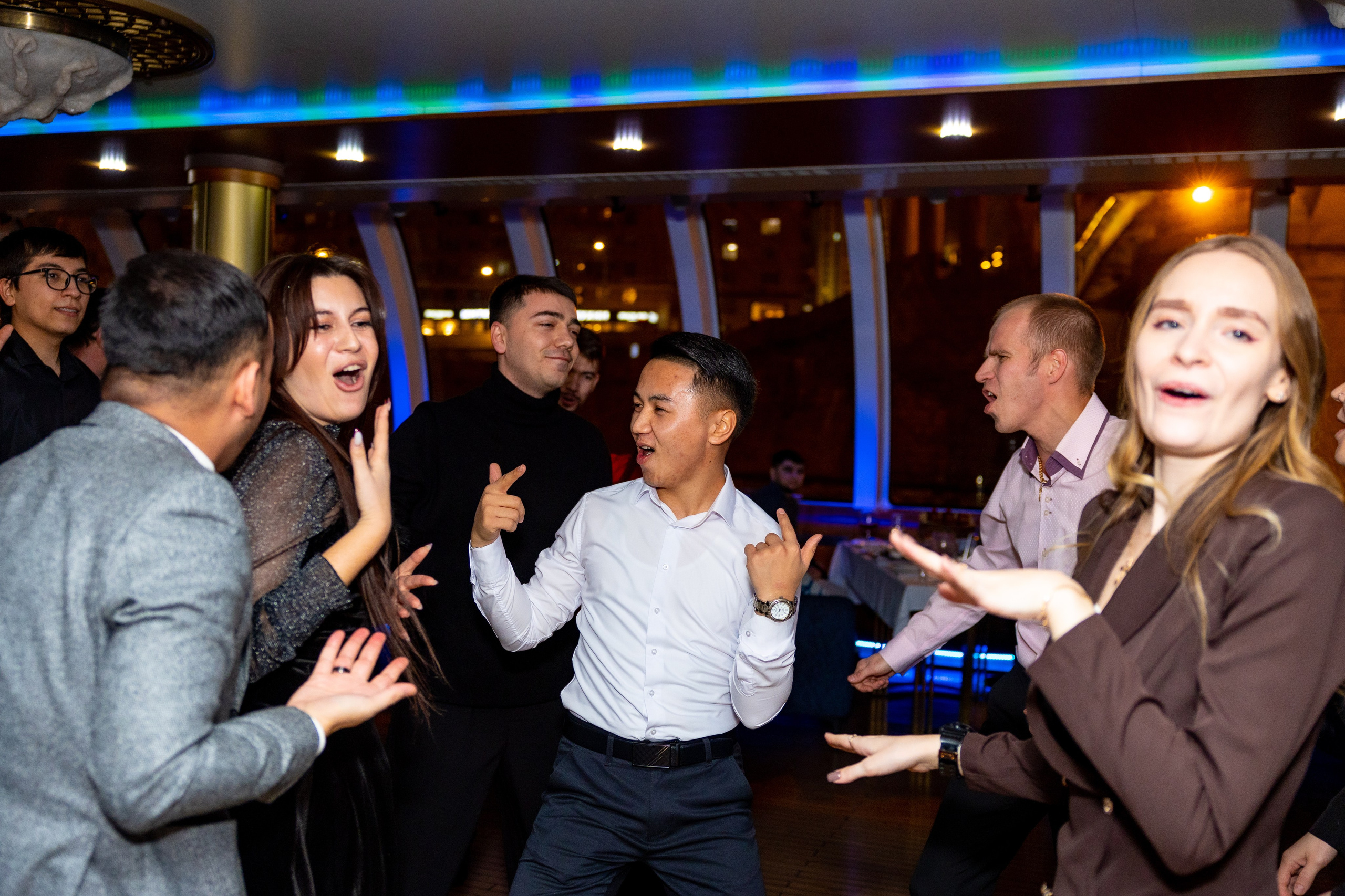 Корпоратив на теплоходе. Дарья Бухреева — фотограф, видеограф и фототерапевт. Москва и мир