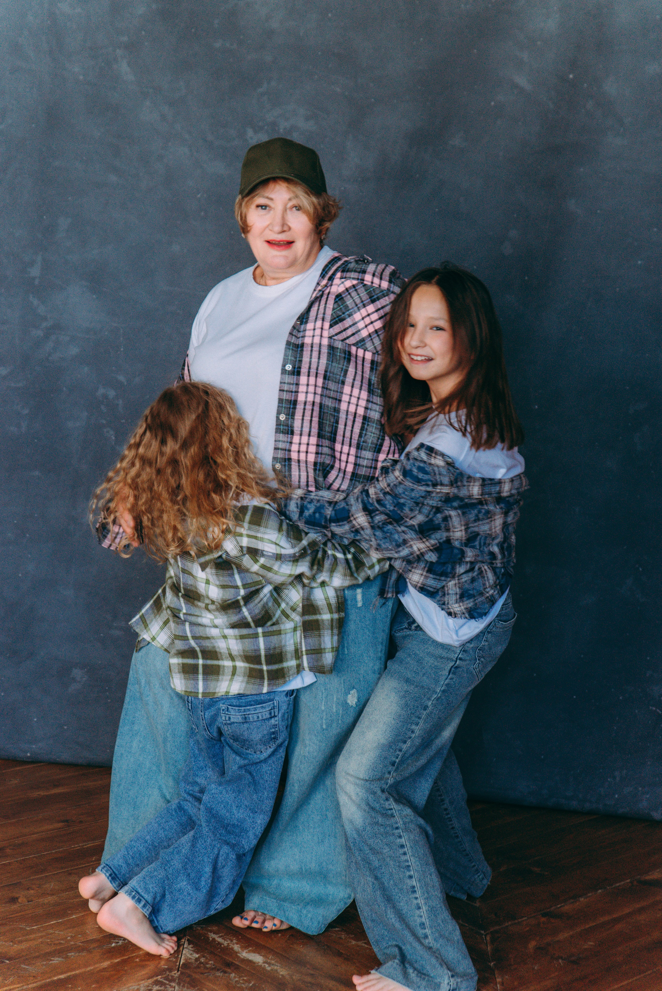 СВЕТЛАНА И ВНУЧКИ. Ольга Козлова фотограф Волгоград olkiny-fotki.ru