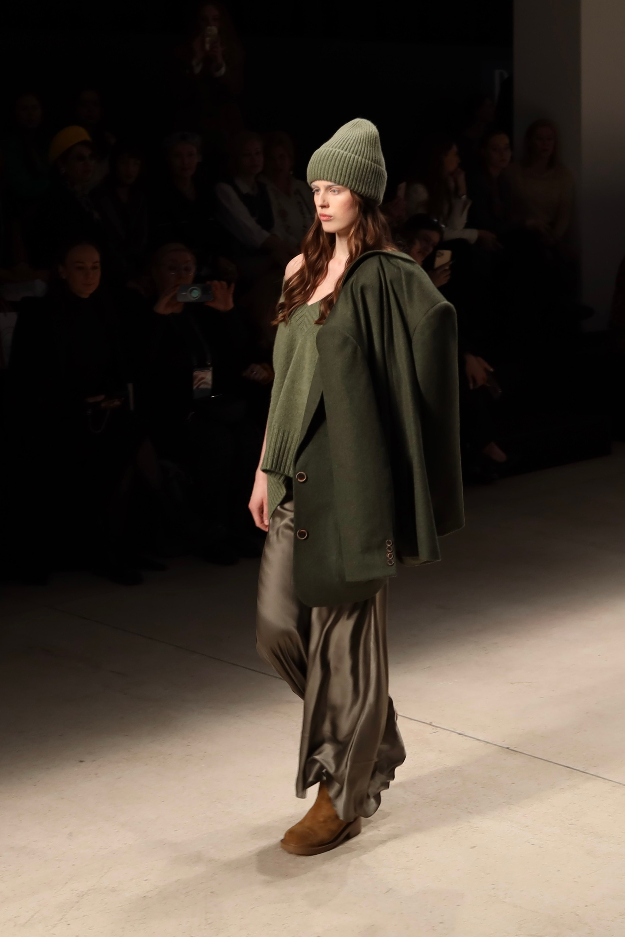 Показ Alpe Cashmere (Москва) — Московская неделя моды 13 марта 2025. Фотосессии и репортаж — Фотограф в Москве — Рина Серёгина