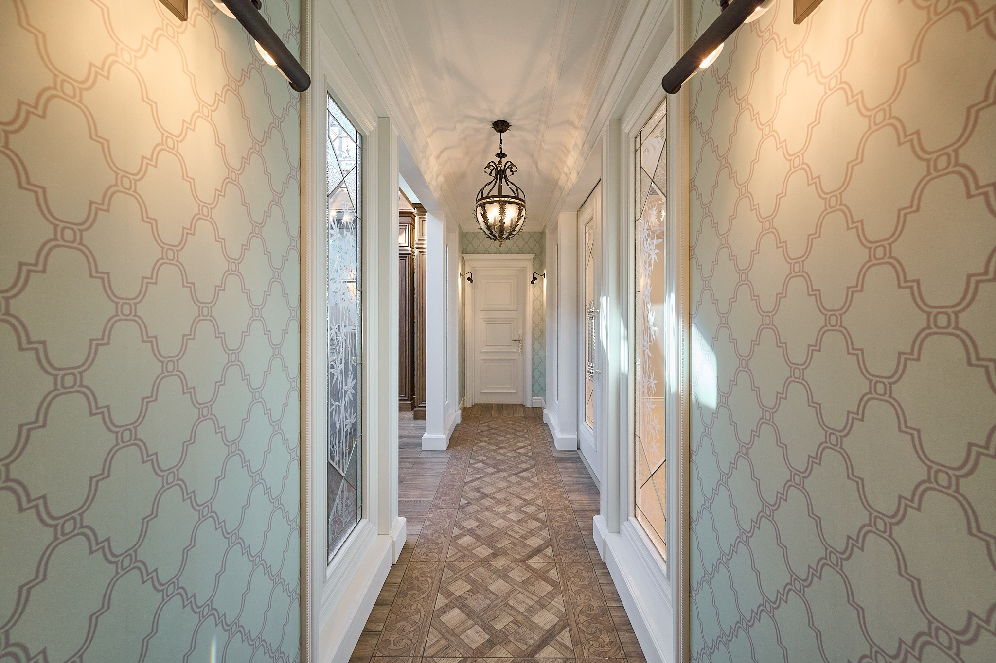 коридор бирюзовый графичные цвета 