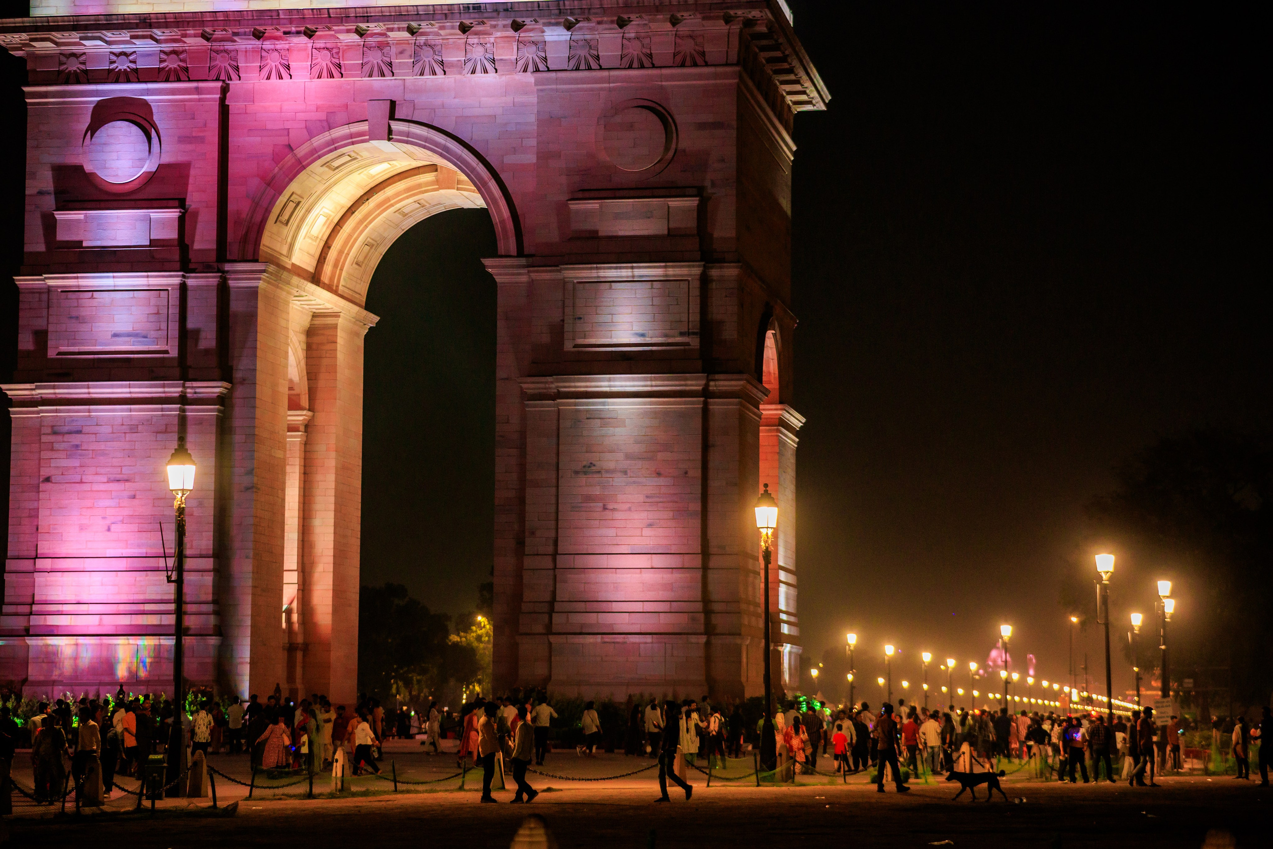 Индийская улица вечером, огни и движение, визуальные исследования