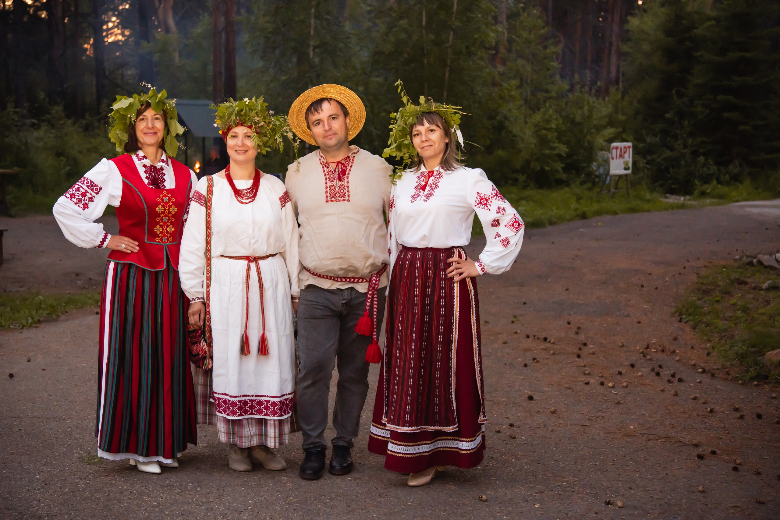 Белорусское Купалье. Занимаюсь профессиональной фотографией и живу рядом с Байкалом. Работаю в разных жанрах