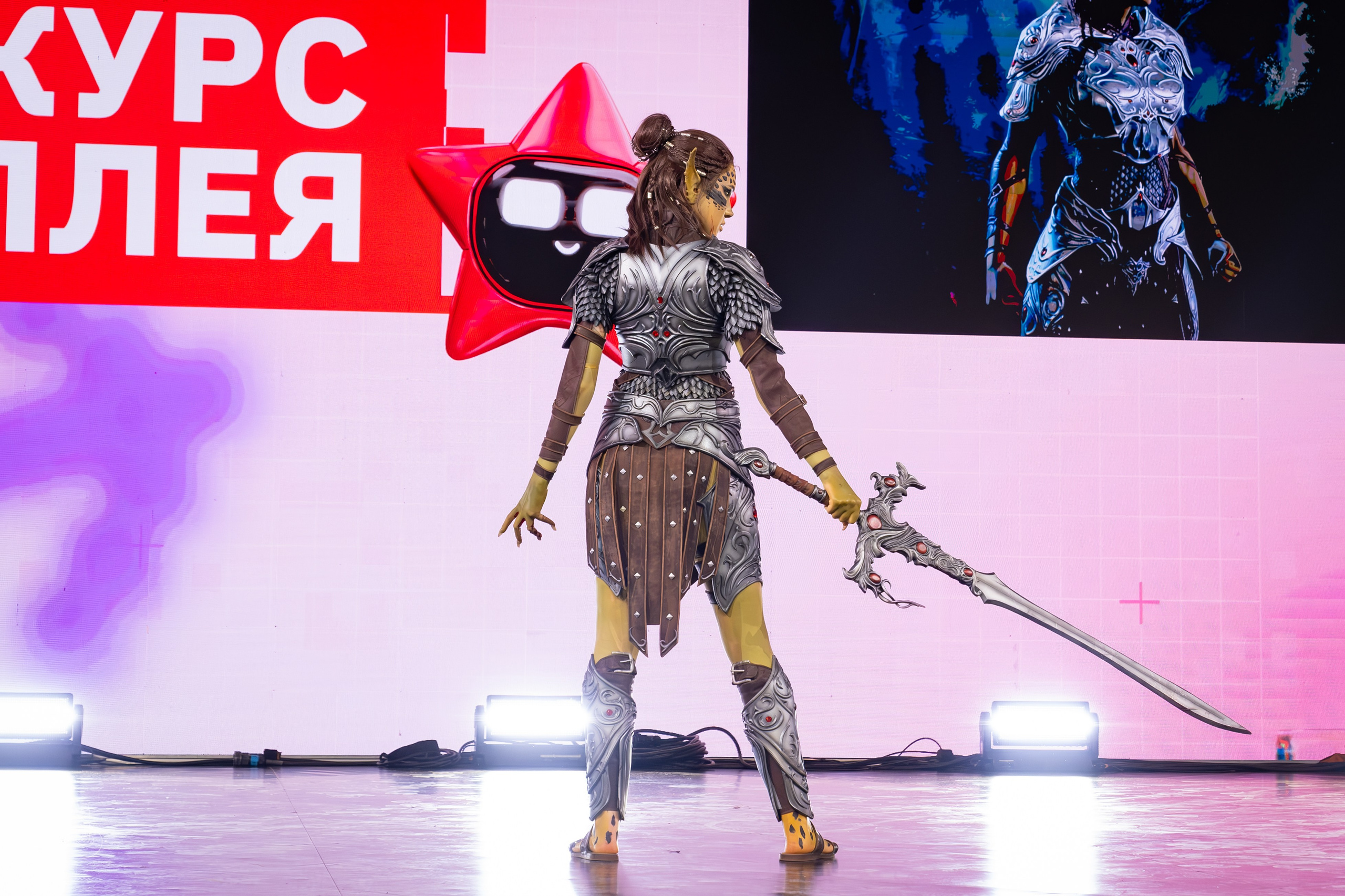 Сцена РЭД ЭКСПО 2024. Косплей фотограф