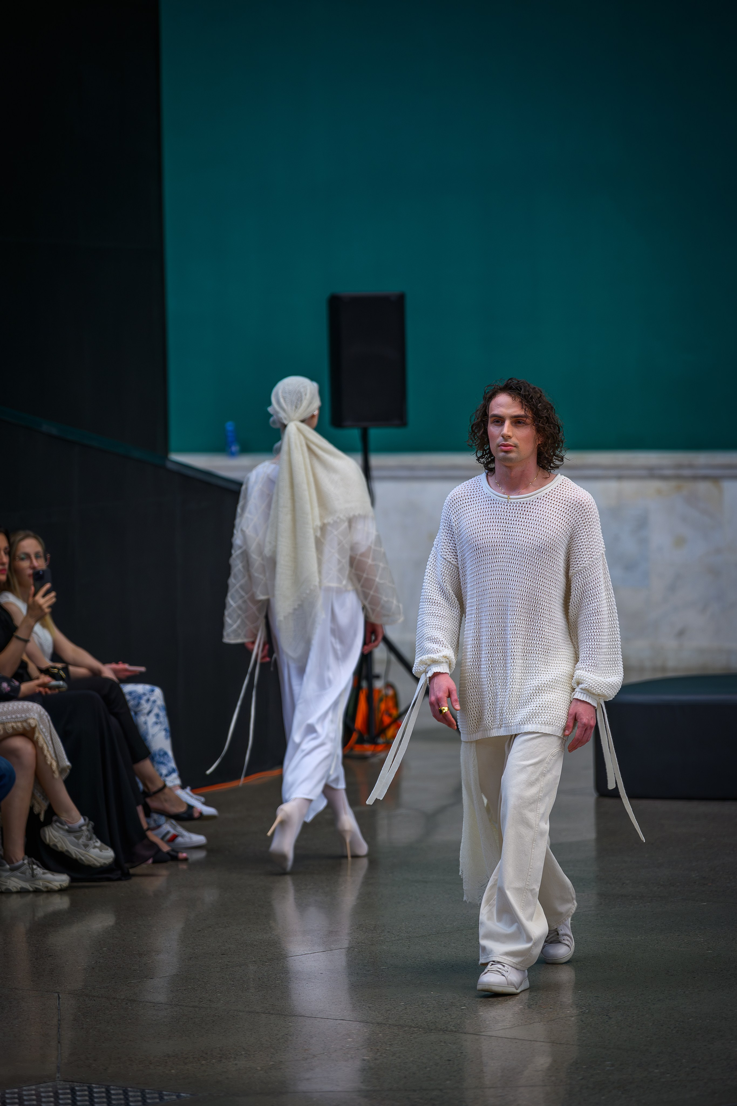 Репортажная фотосъемка Дефиле / Показ мод в Москве. Интерьерный & Репортажный фотограф Озеров Денис, г. Москва