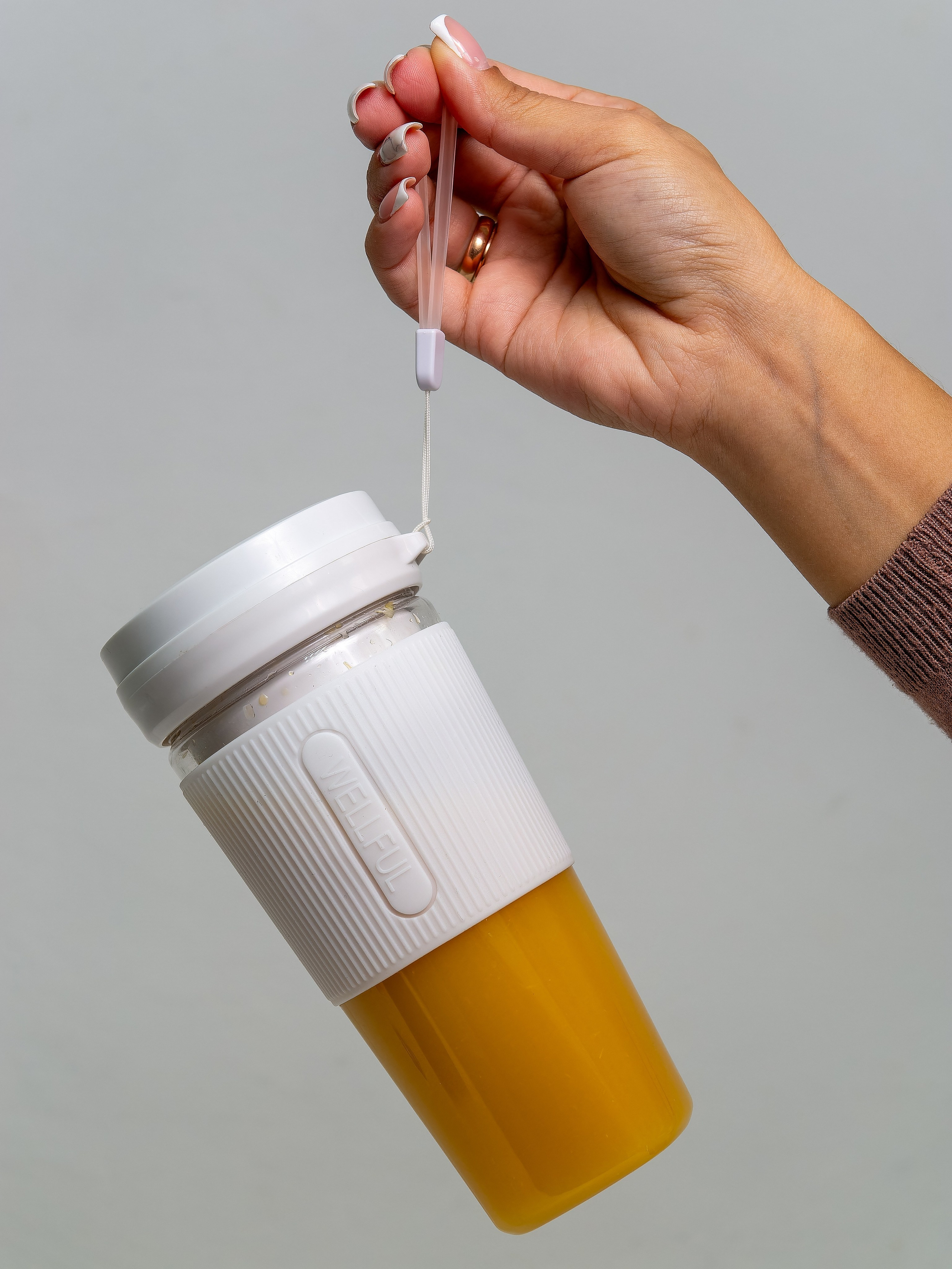 Предметное фото - современные решения для уютного и функционального стола.