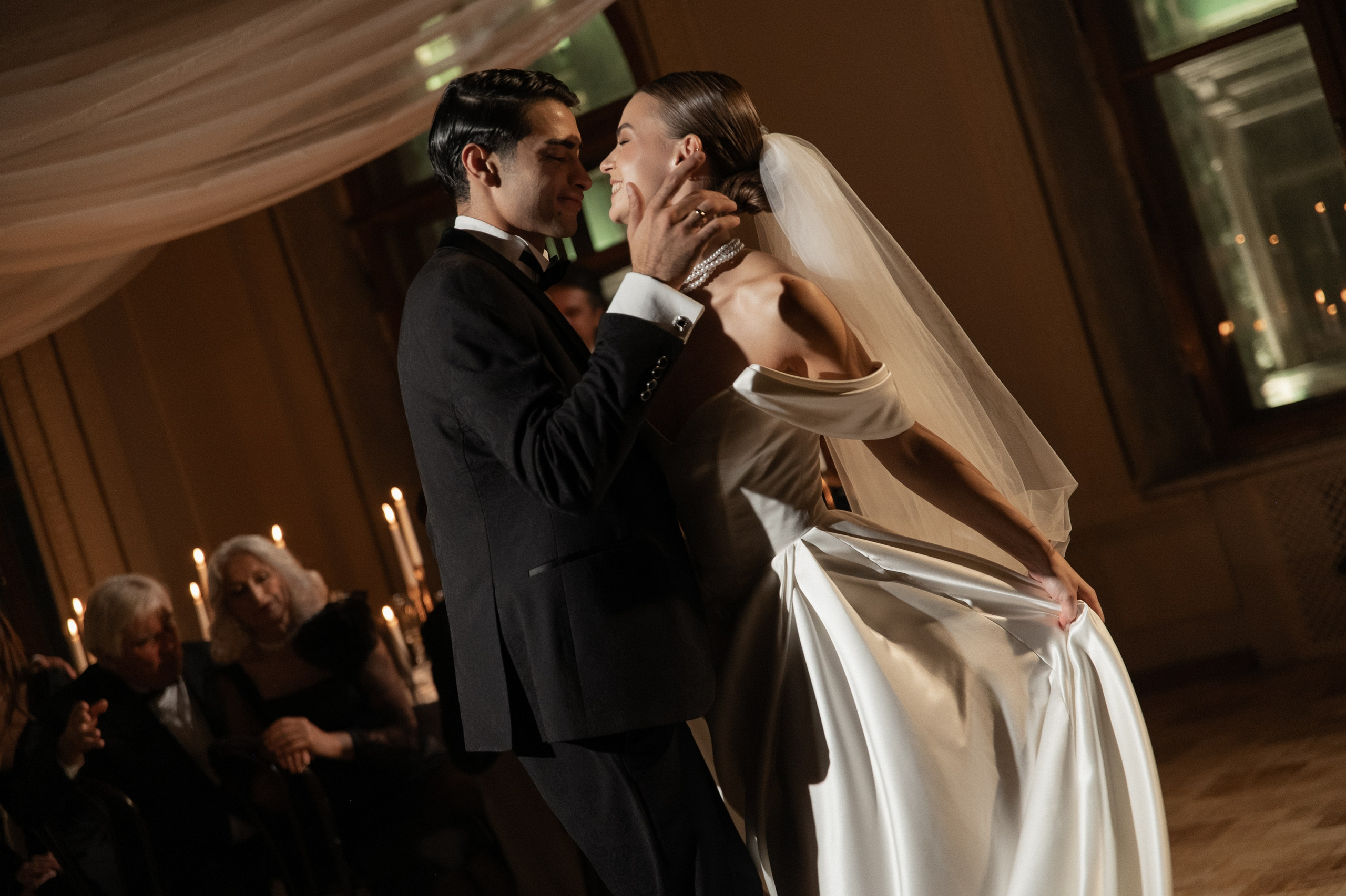 Камерный свадебный ужин при свечах в старинном особняке в фотостудии 21. Kult. Ярослава Ерина — свадебный фотограф в Москве