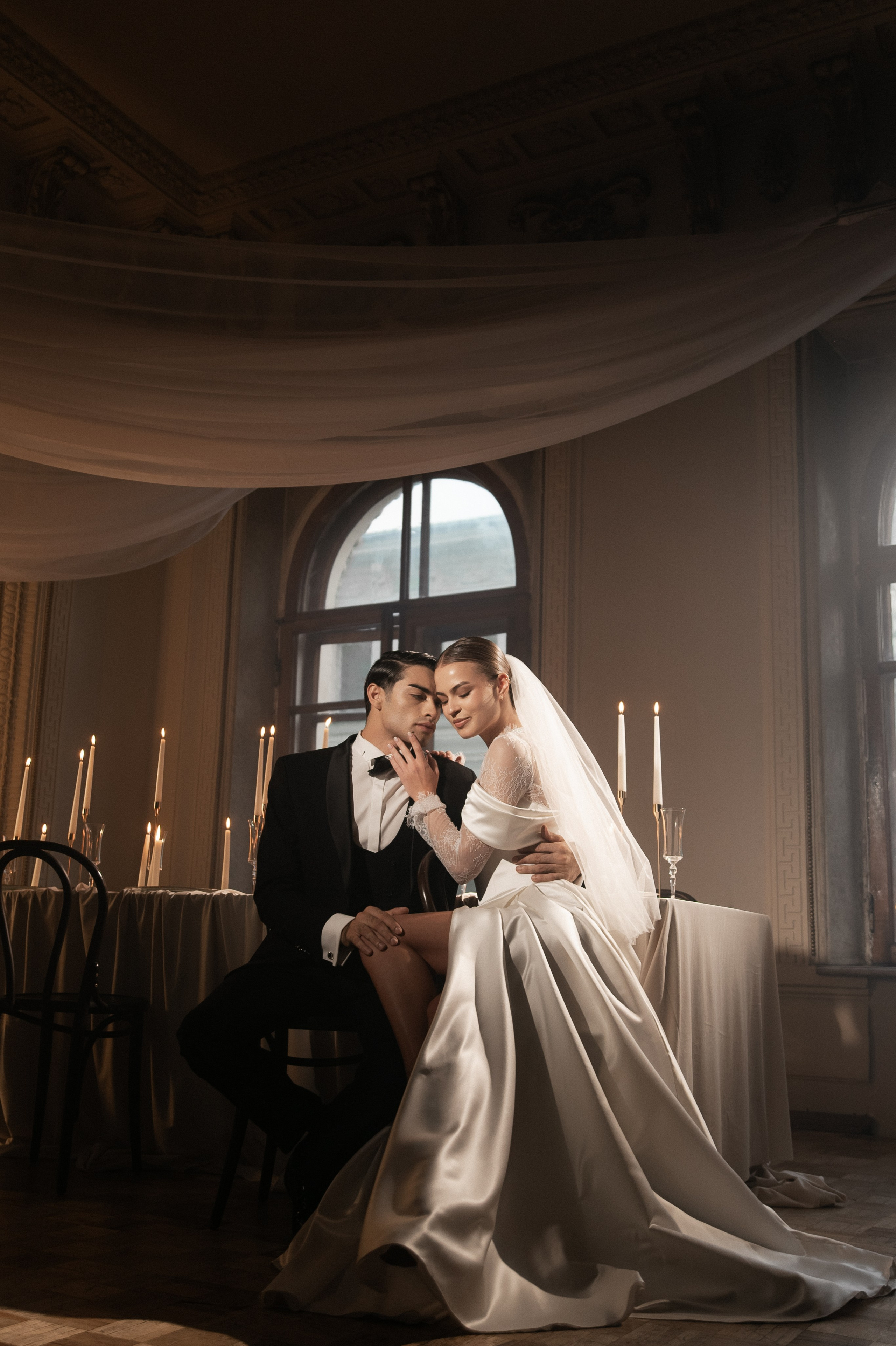 Камерный свадебный ужин при свечах в старинном особняке в фотостудии 21. Kult. Ярослава Ерина — свадебный фотограф в Москве