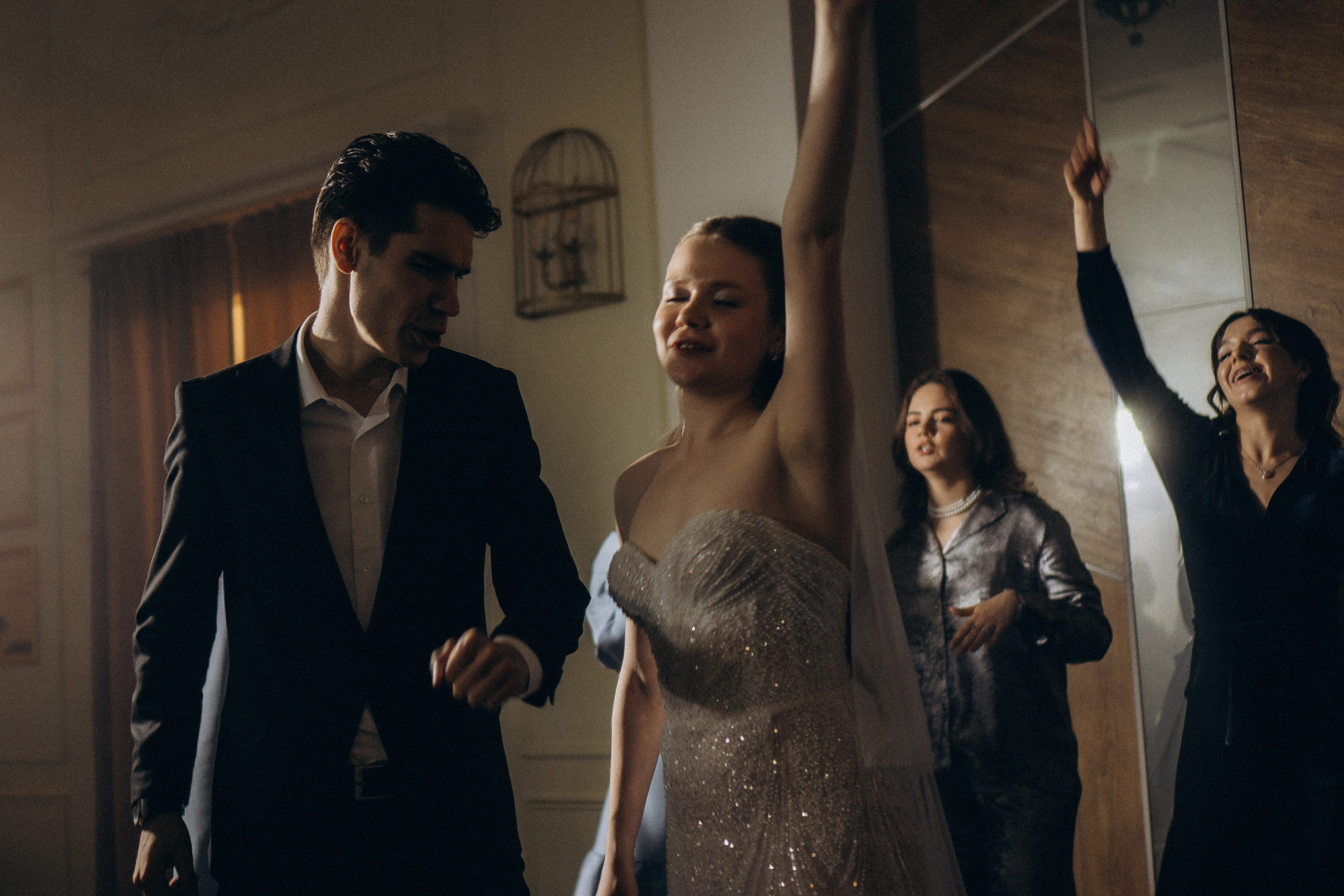 СВАДЕБНАЯ СЬЕМКА СБОРОВ В ОТЕЛЕ И ВЫЕЗД НА ЦЕРЕМОНИЮ (СНЯТО В СИБИРЕ В НИЖНЕВАРТОВСКЕ). Профессиональный фотограф, Санкт-Петербург — Виктория Богомолова