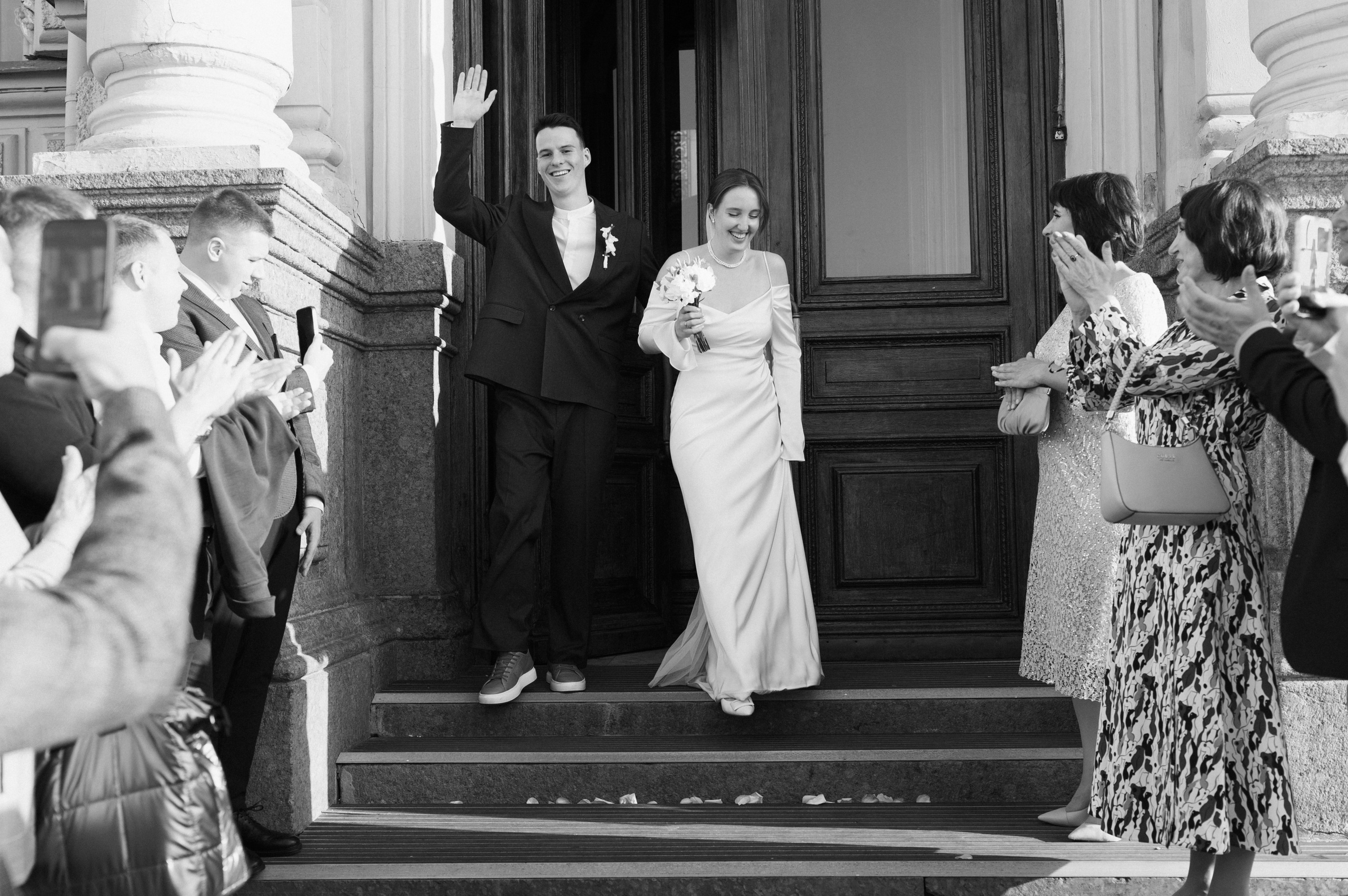 Лёня и Юля. Питер. От утра в отеле до вечеринки в ресторане на заливе. Цифра и плёнка. Свадебный фотограф Катерина Чулкова