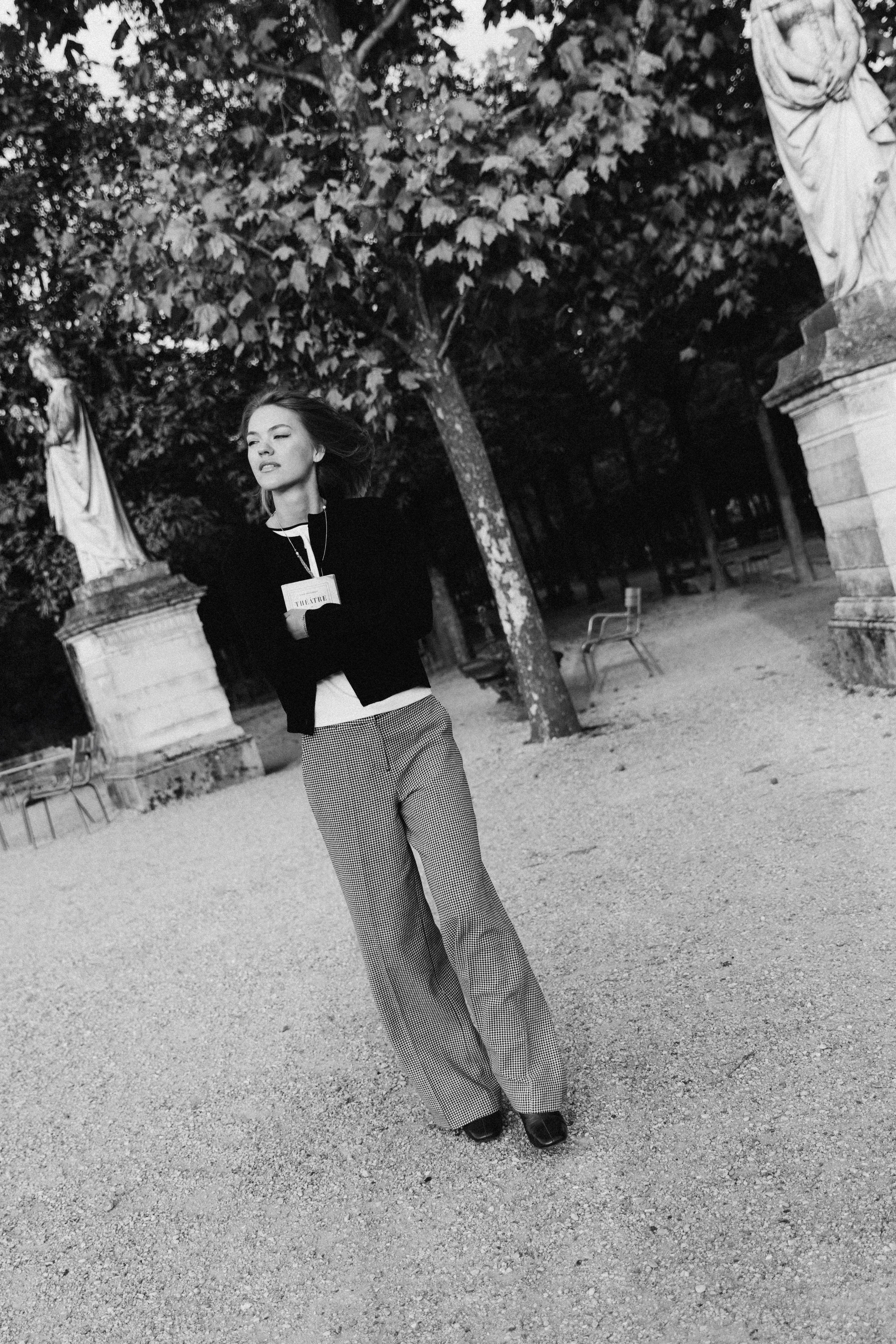 September sun. Photographer in Paris