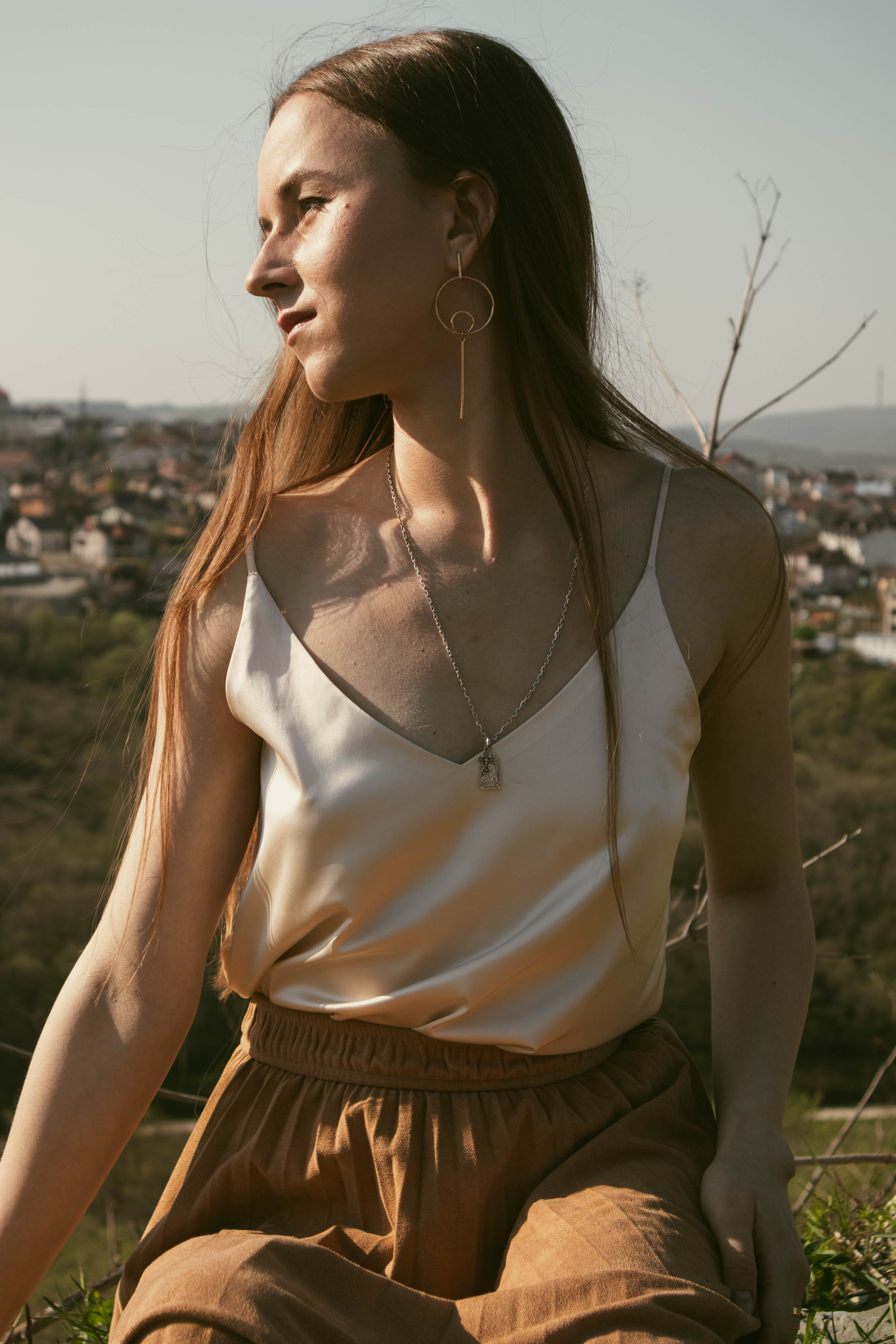 «Деревья шепчут, горы молчат». Уличный фотограф Города N