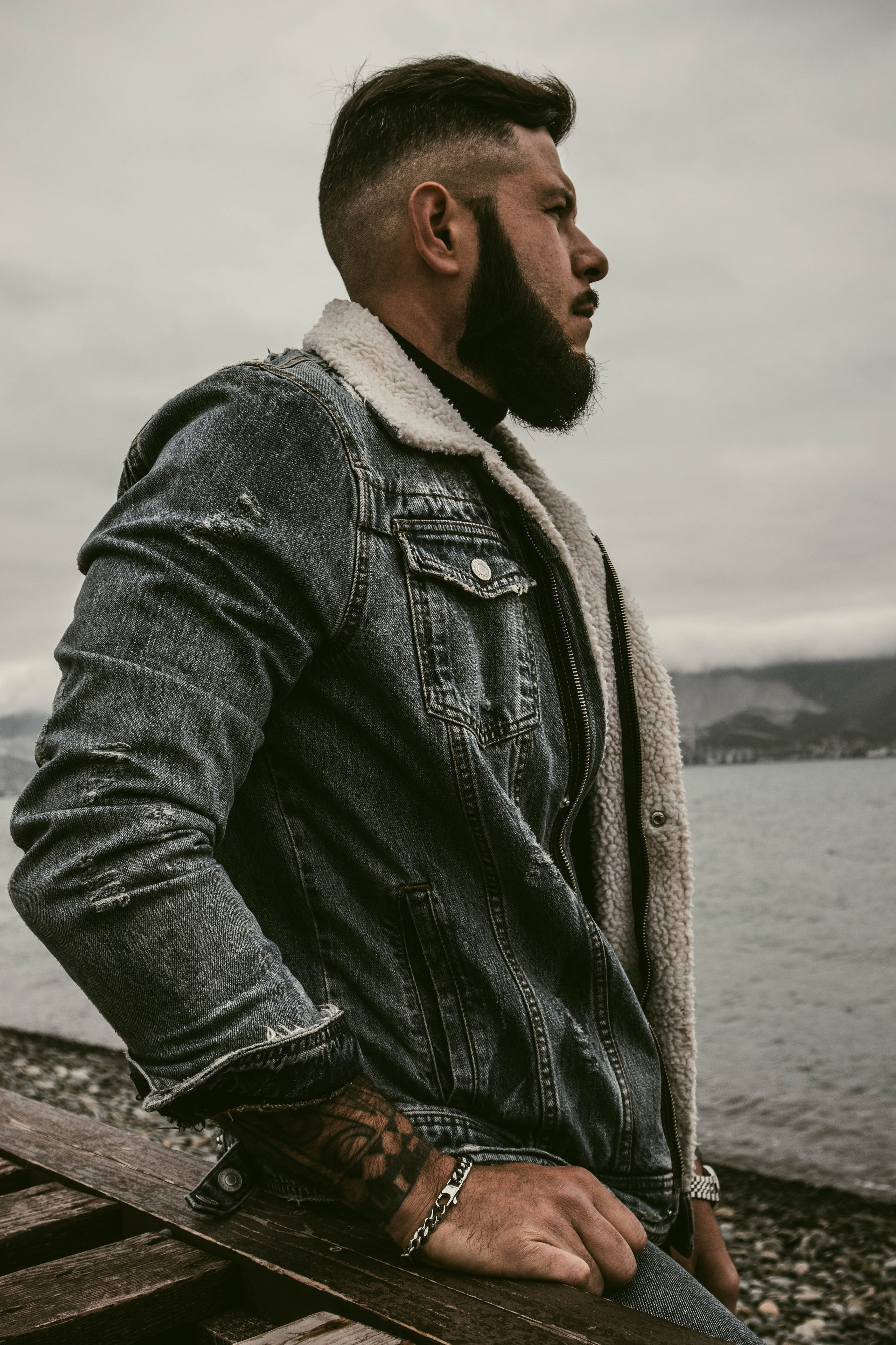 О. Уличный фотограф Города N