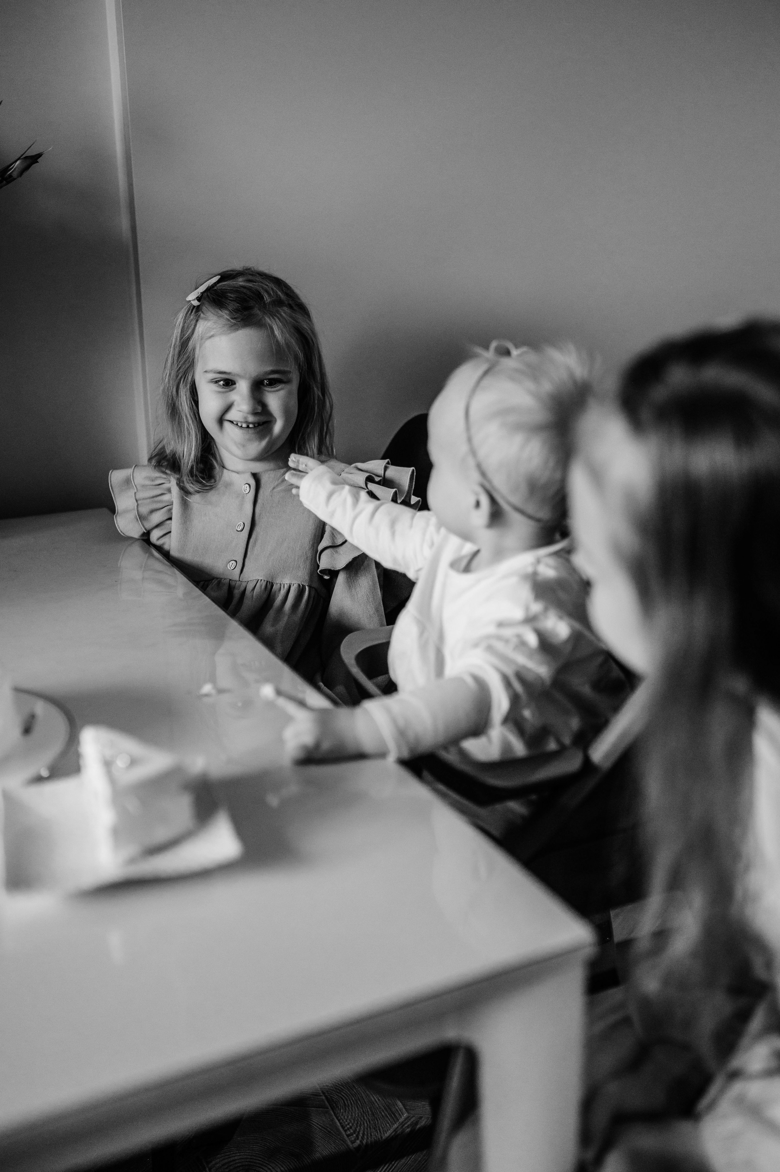 Годик младшей сестрёнке. Семейный фотограф в Домодедово и Москве Елена Пичугина