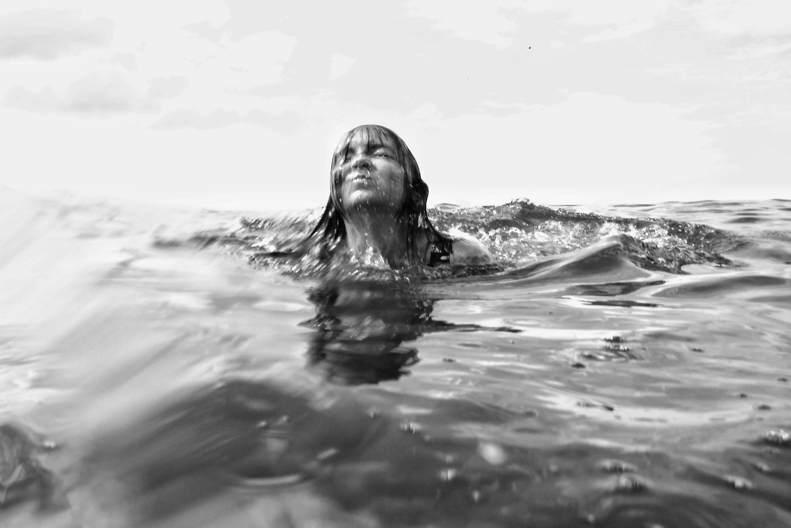 Чёрно-белый детский портрет. То ещё портфолио