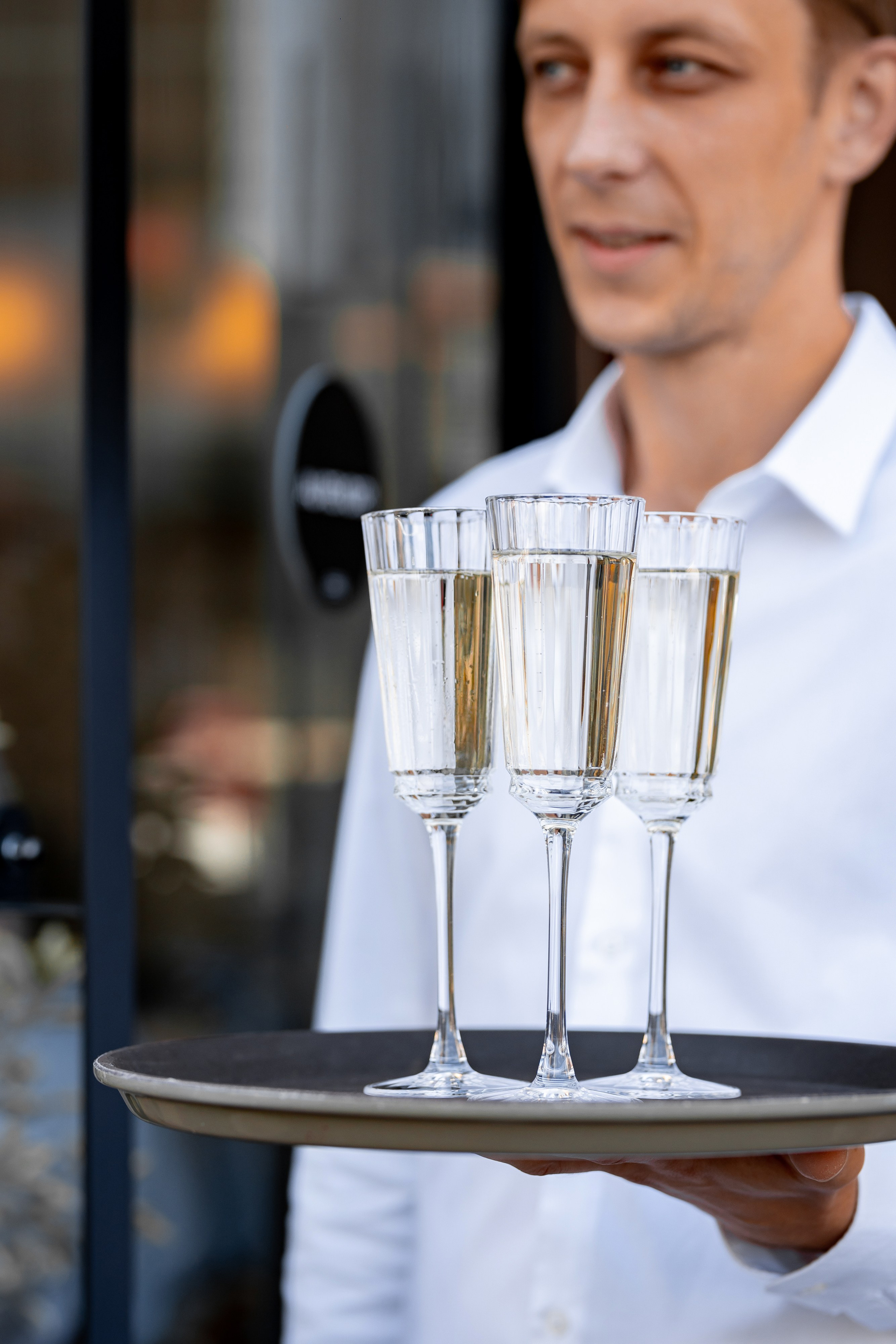 Porsche Завтрак в Cou-cou Bistro. Главная