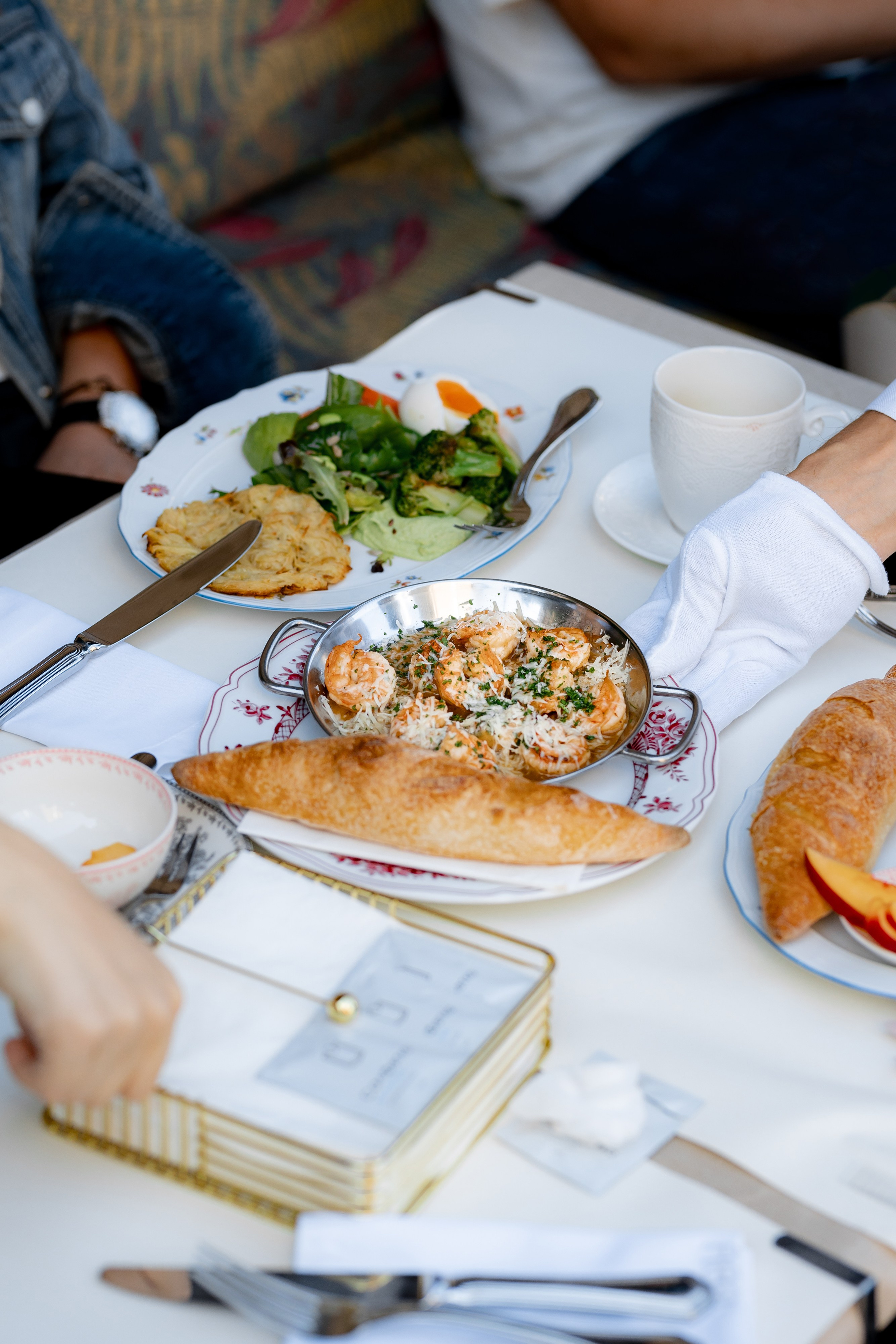 Porsche Завтрак в Cou-cou Bistro. Главная