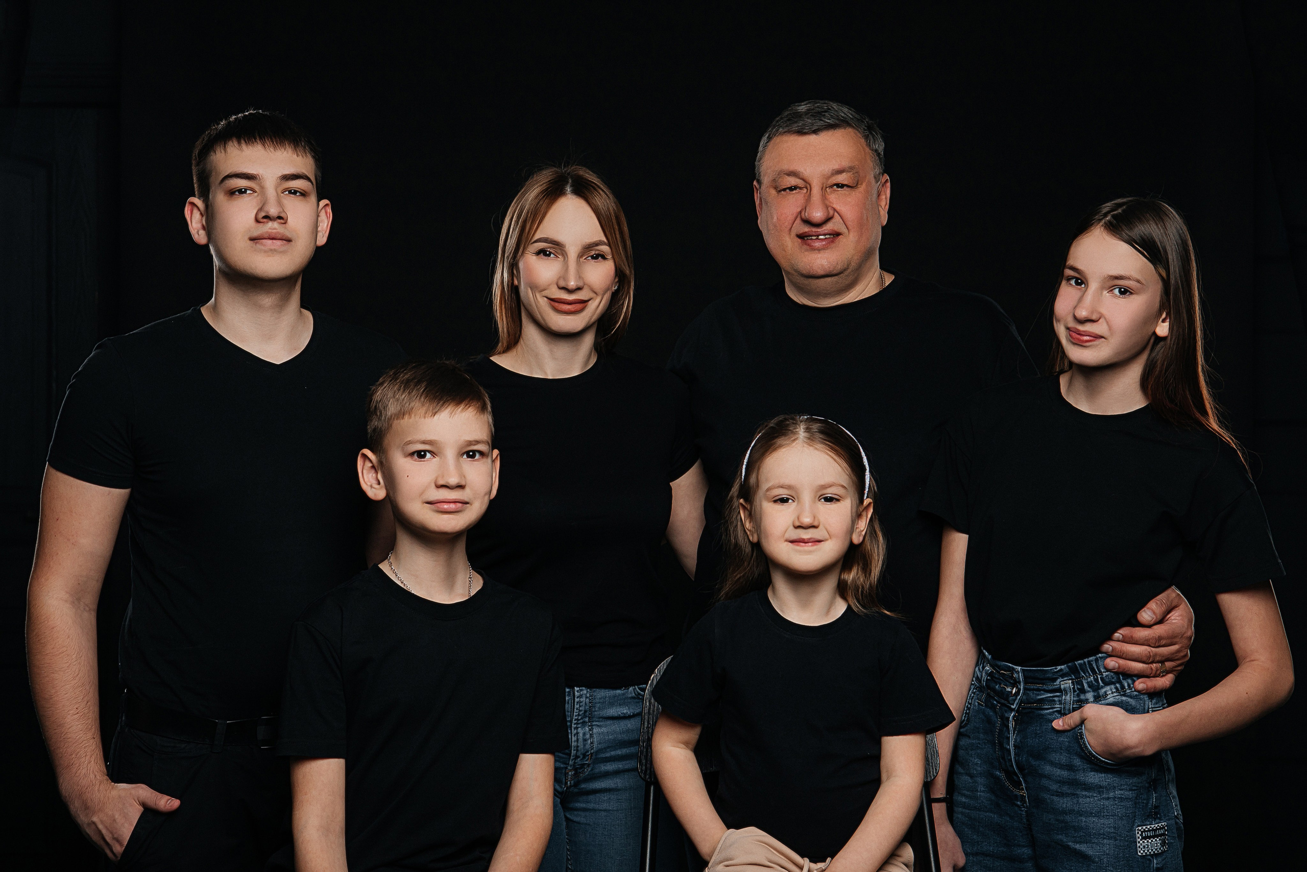 Семья Марии и Евгения. Фотограф в Иркутске Анастасия Кись. Студийная фотосессия беременности в тканях Иркутск. Семейная фотосессия, ПОРТРЕТ «ПОКОЛЕНИЕ»