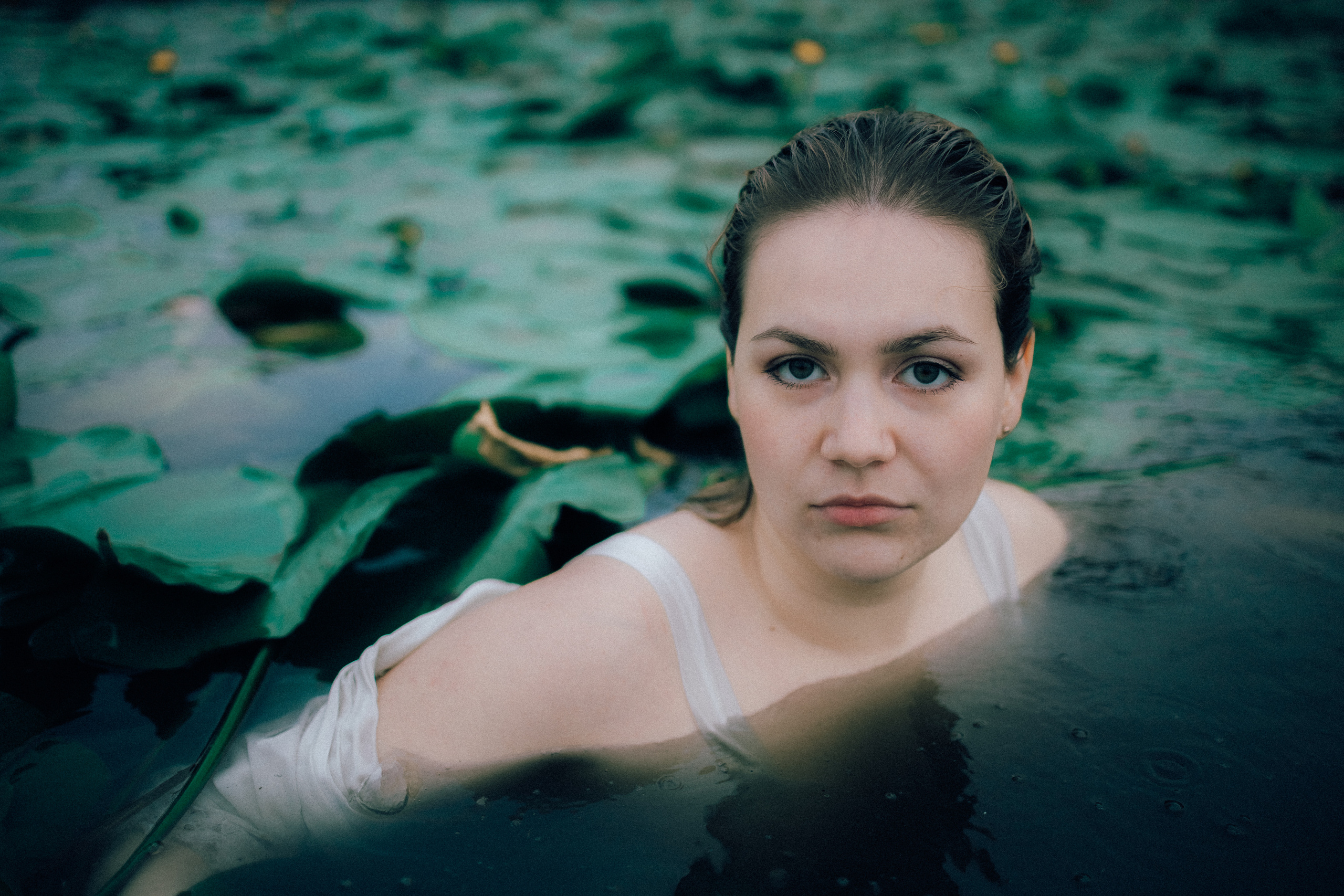 В кувшинках. Ангелина Богданова, междисциплинарная художница