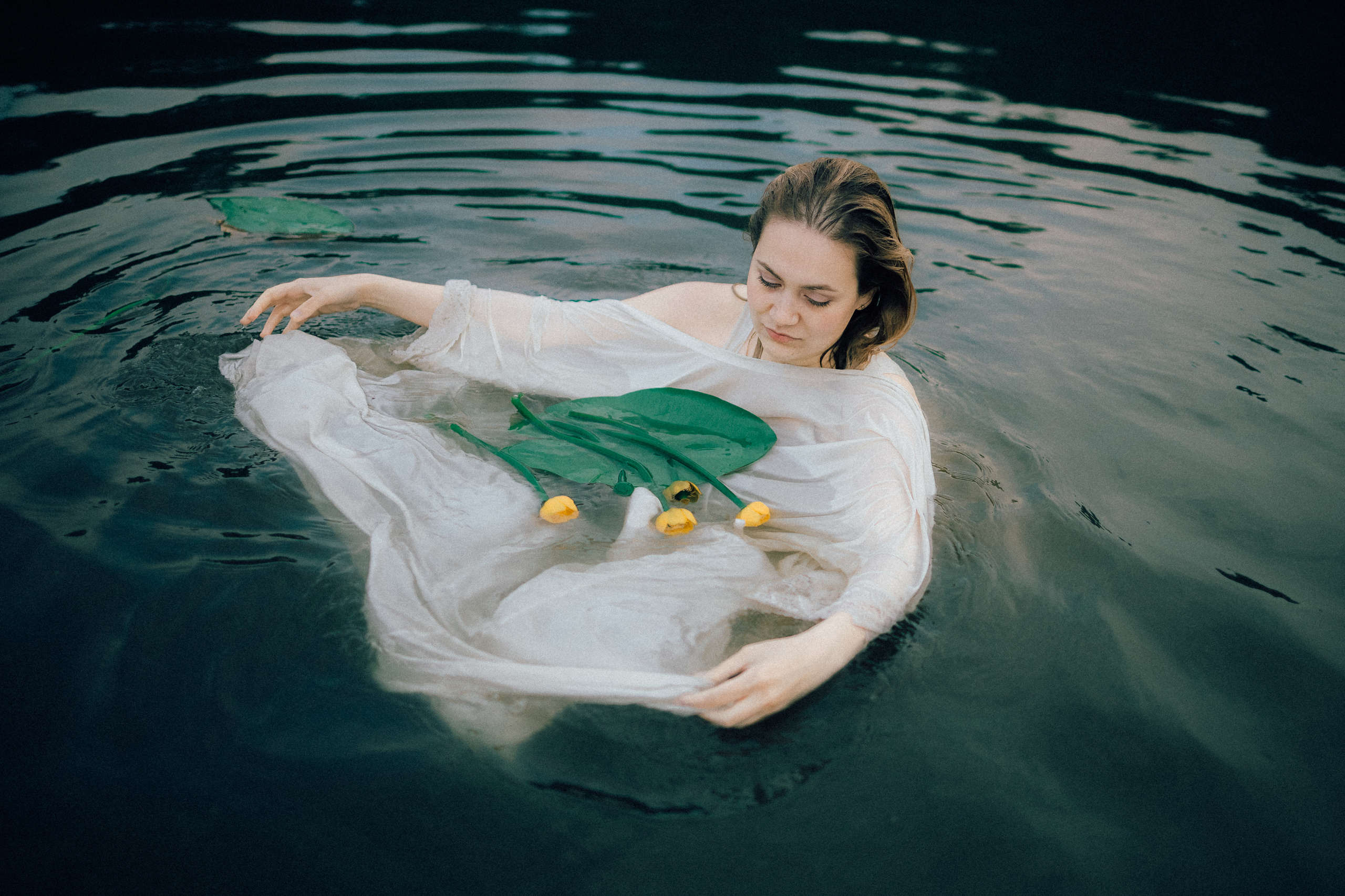 В кувшинках. Ангелина Богданова, междисциплинарная художница