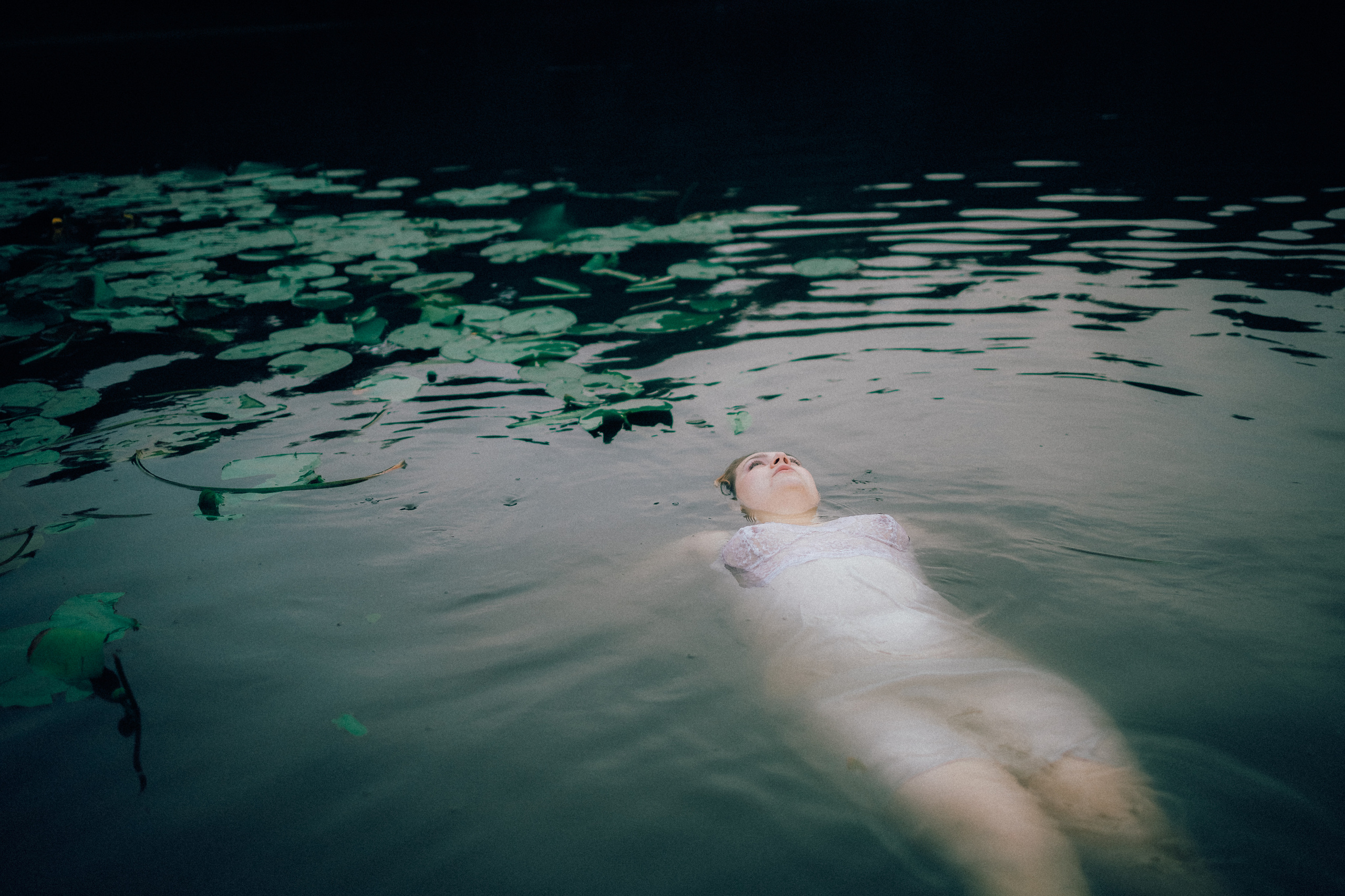 В кувшинках. Ангелина Богданова, междисциплинарная художница