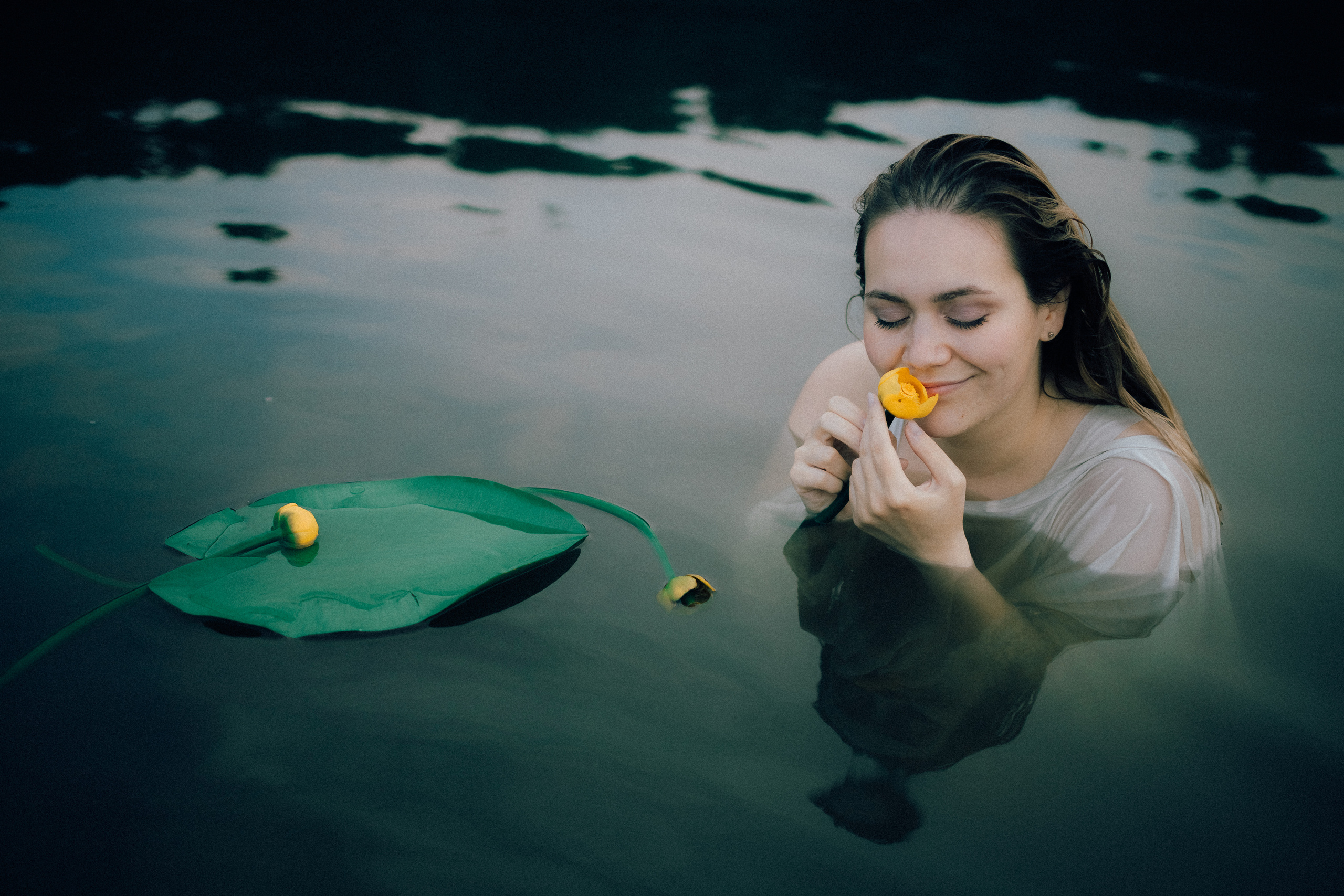 В кувшинках. Ангелина Богданова, междисциплинарная художница
