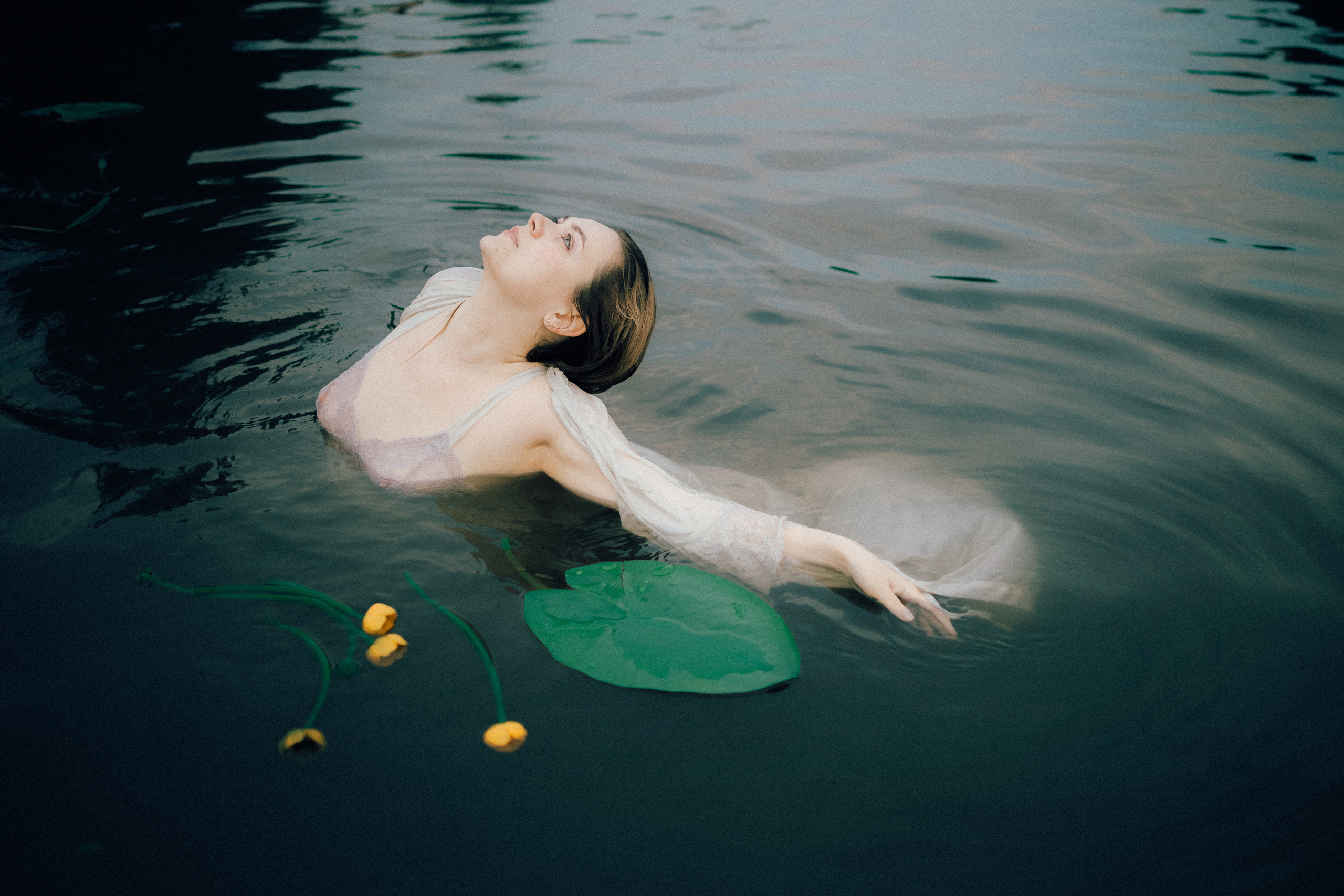 В кувшинках. Ангелина Богданова, междисциплинарная художница