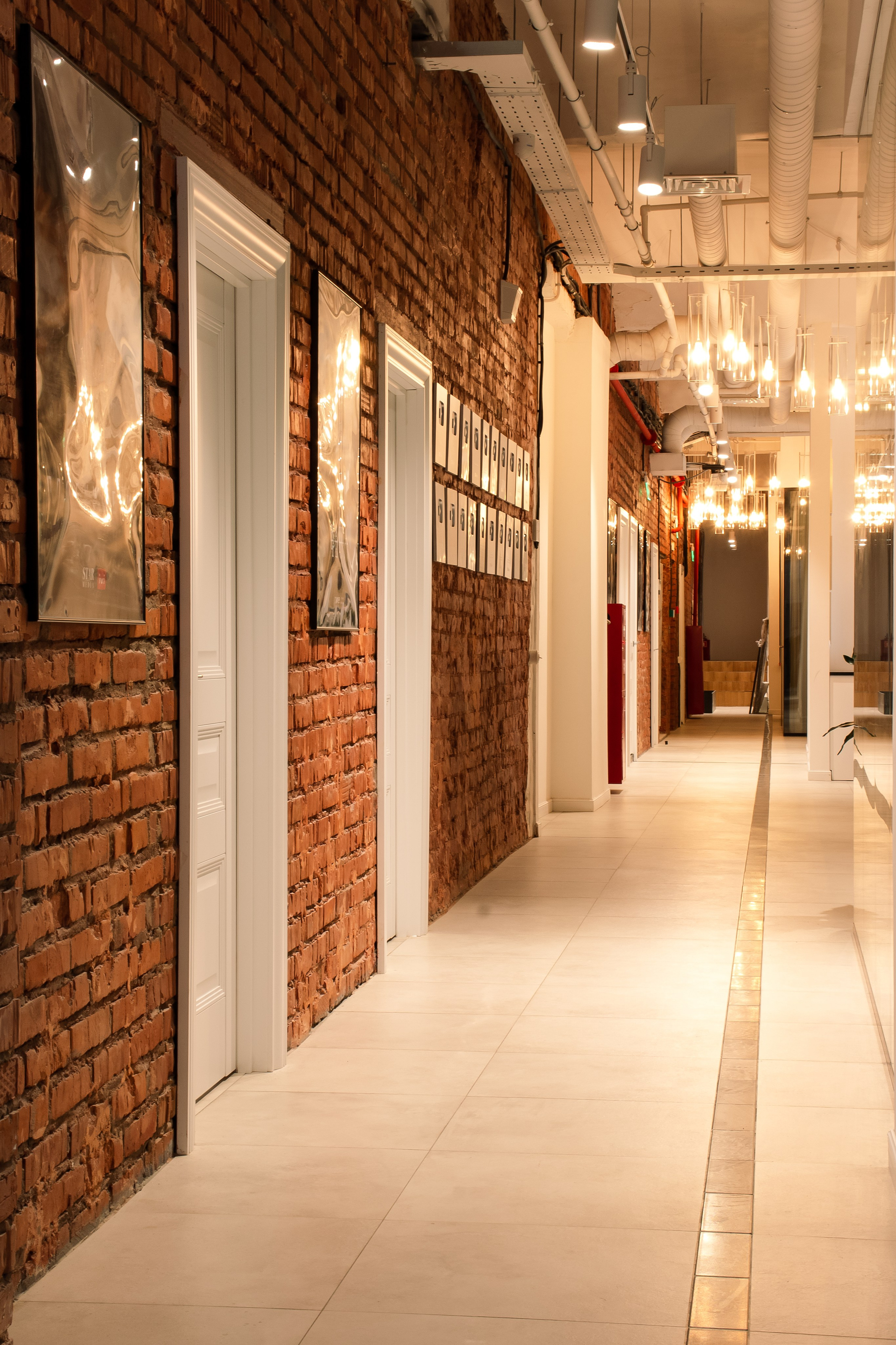 Офис кинопродакшена «StarMedia». Лисенкова Алиса — Фотограф, видеомейкер. Москва