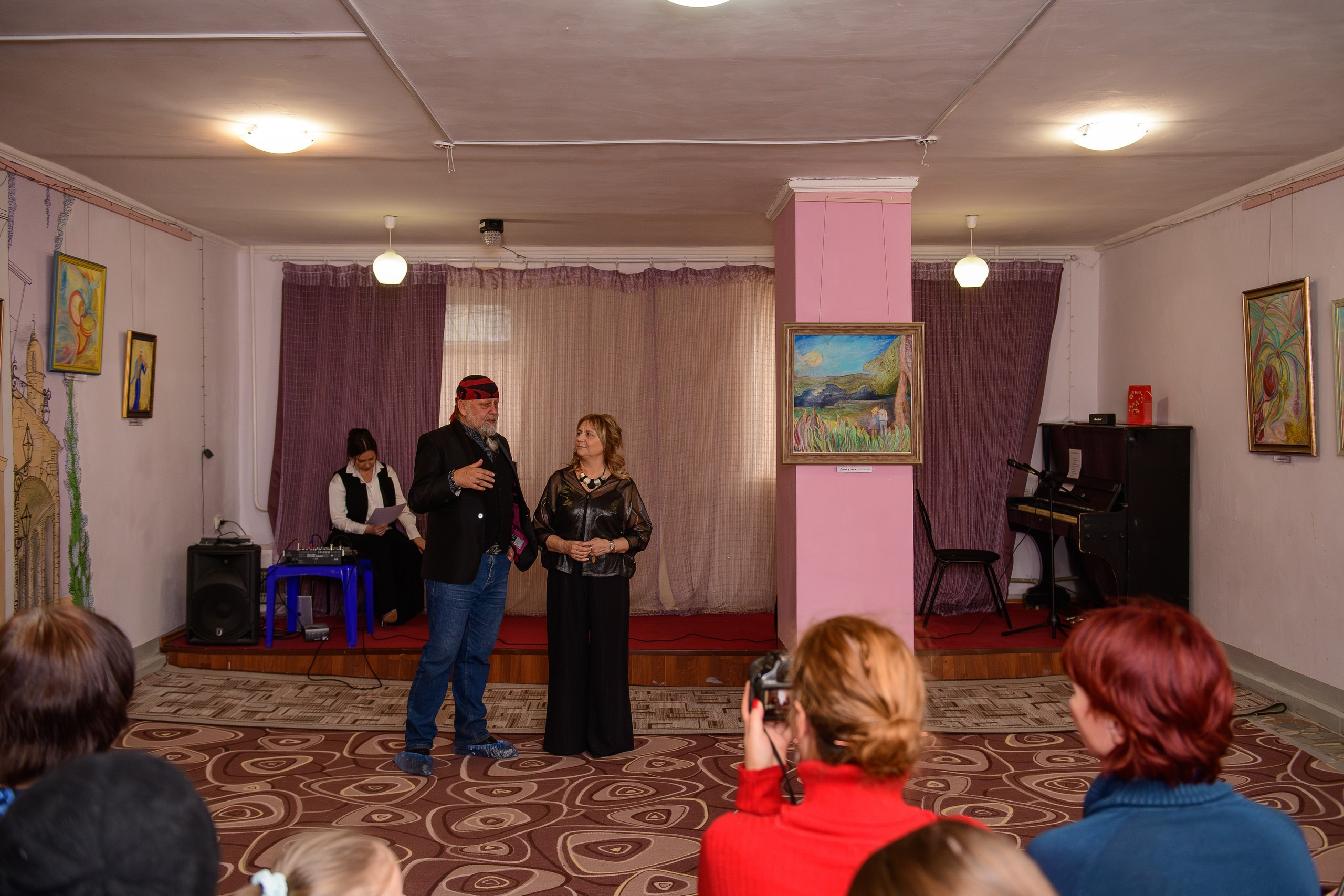 Выставка «Влюбленная в мир». Художница Татьяна Иванова-Гуляева. Фотограф Валерия Голубева (Миронова)