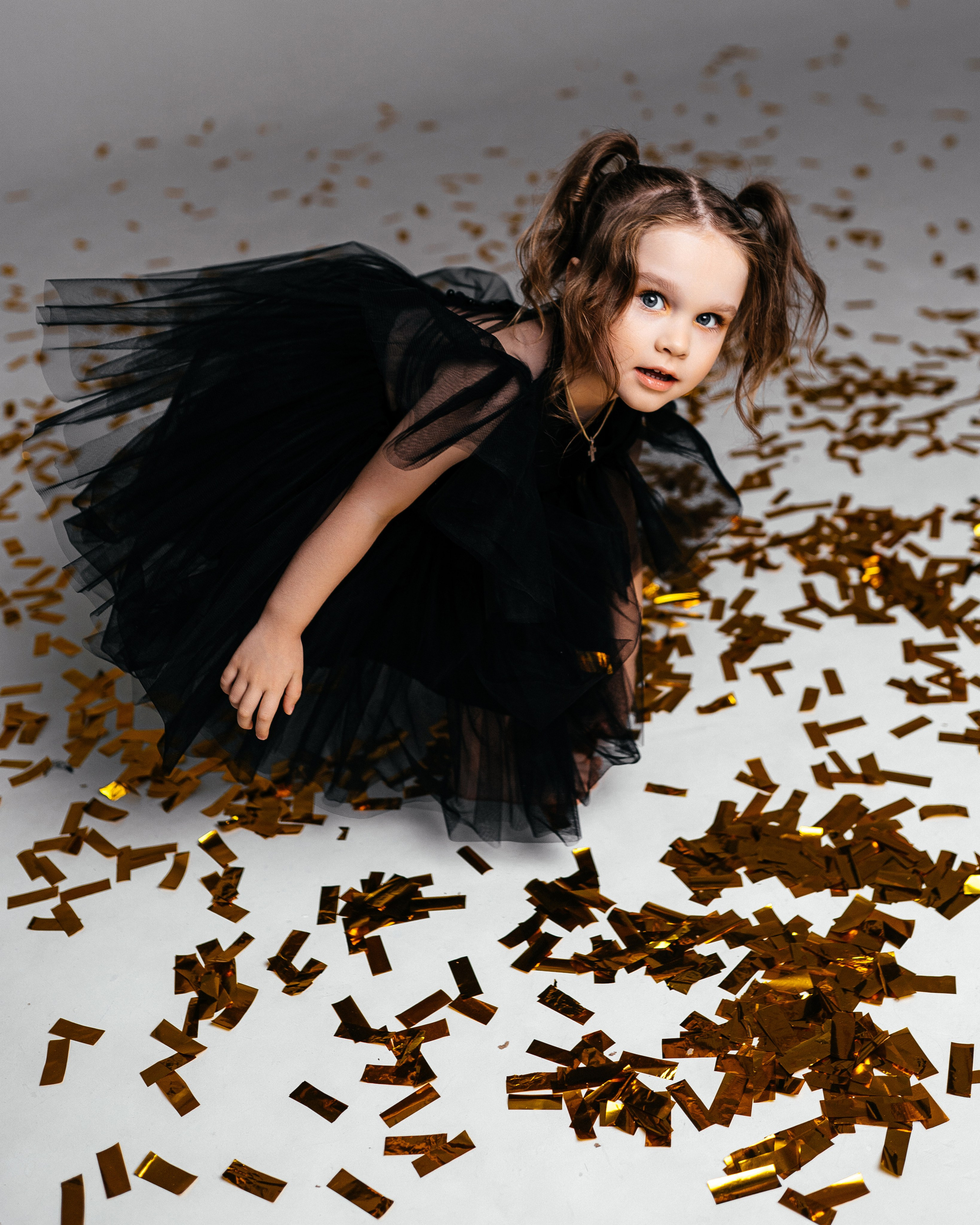 Фотосессия для девочки в платье. Фотограф Ким Наталья в Красноярске