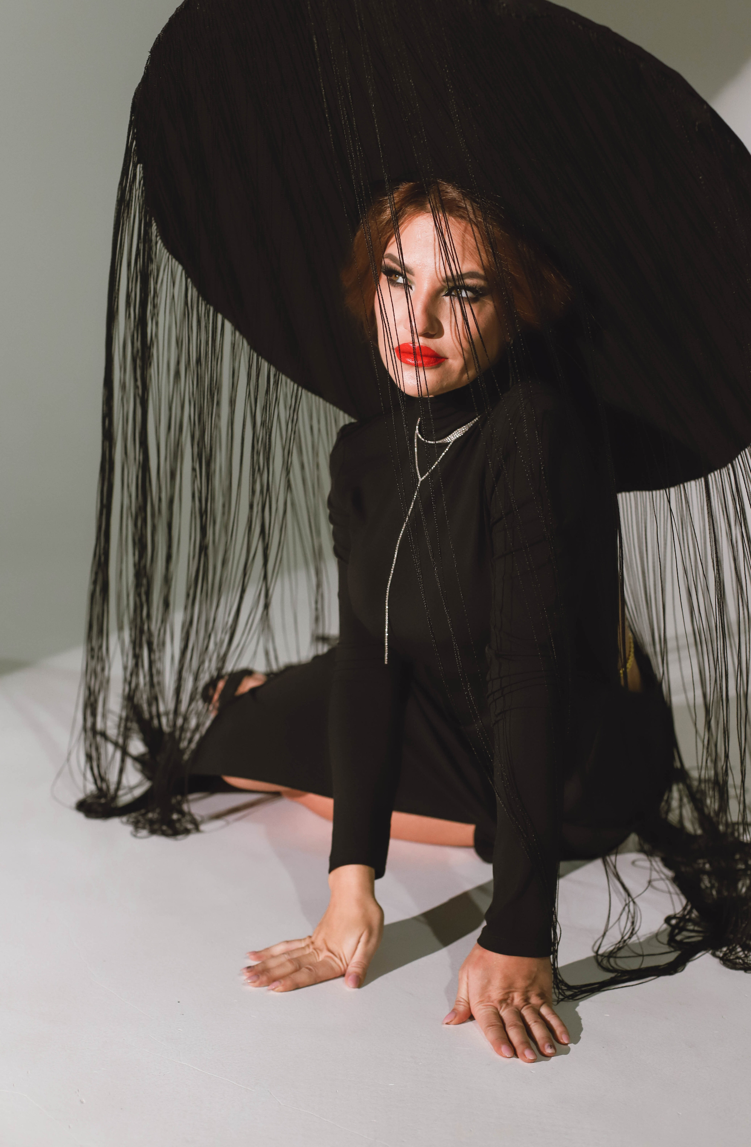 Огромная шляпа с бахромой. Фотограф в Сургуте Брызгунова Анастасия