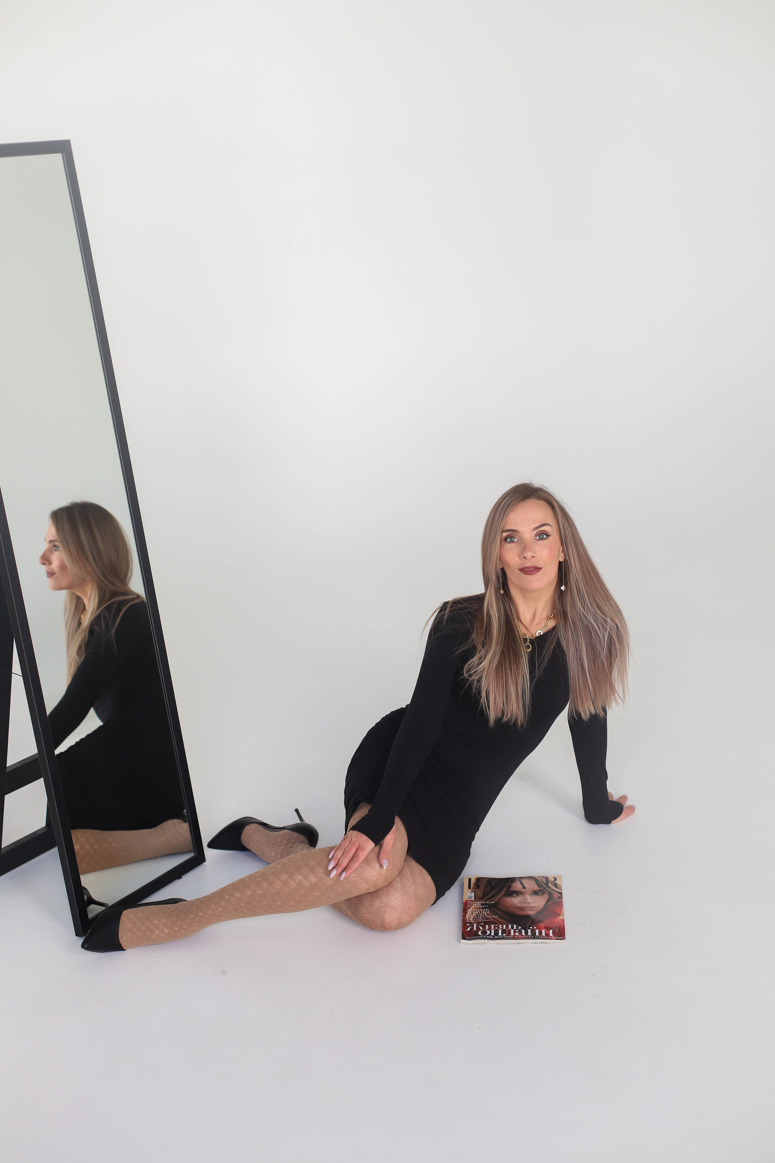 На циклораме для контента. Фотограф в Сургуте Брызгунова Анастасия