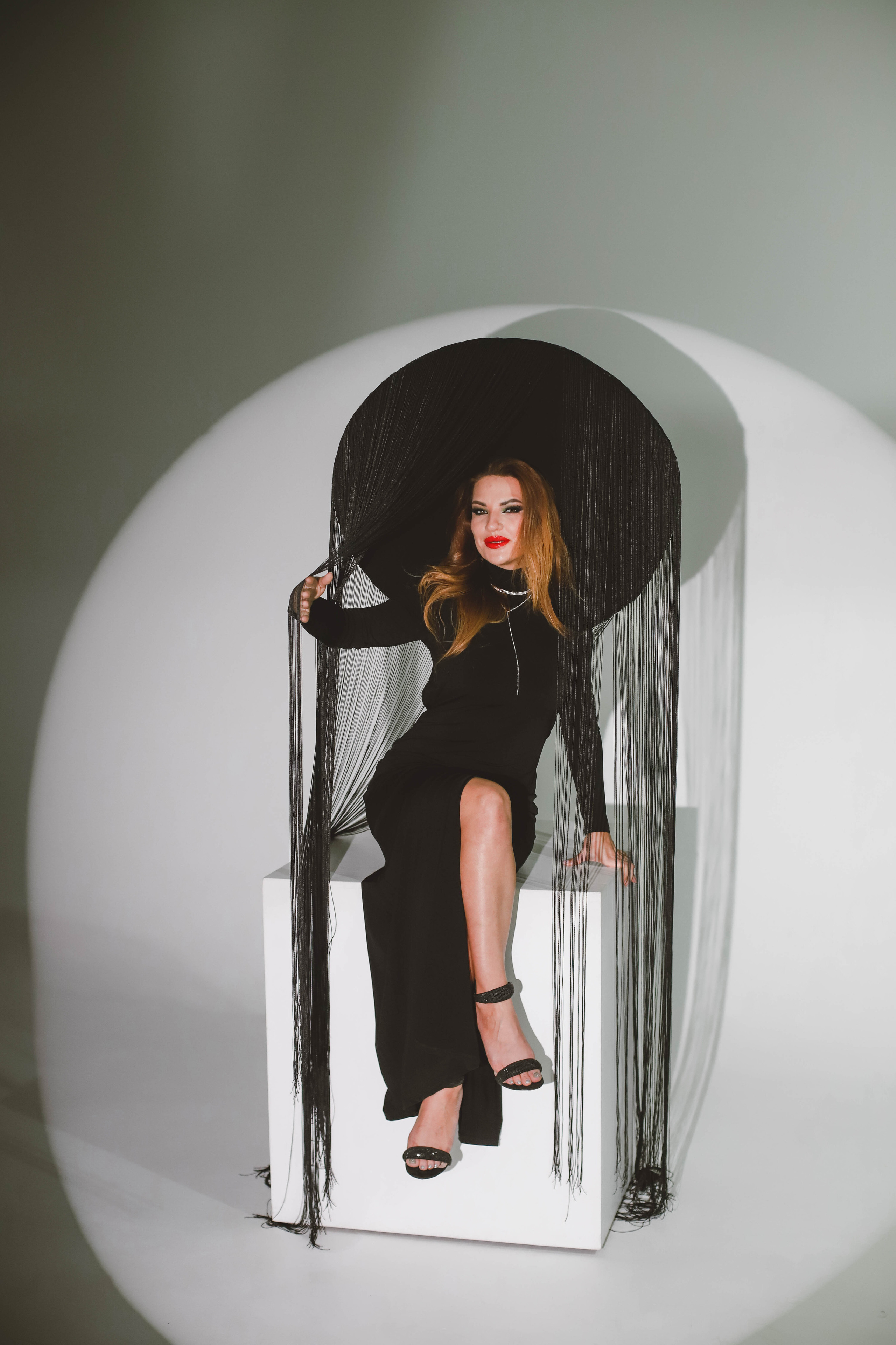 Огромная шляпа с бахромой. Фотограф в Сургуте Брызгунова Анастасия